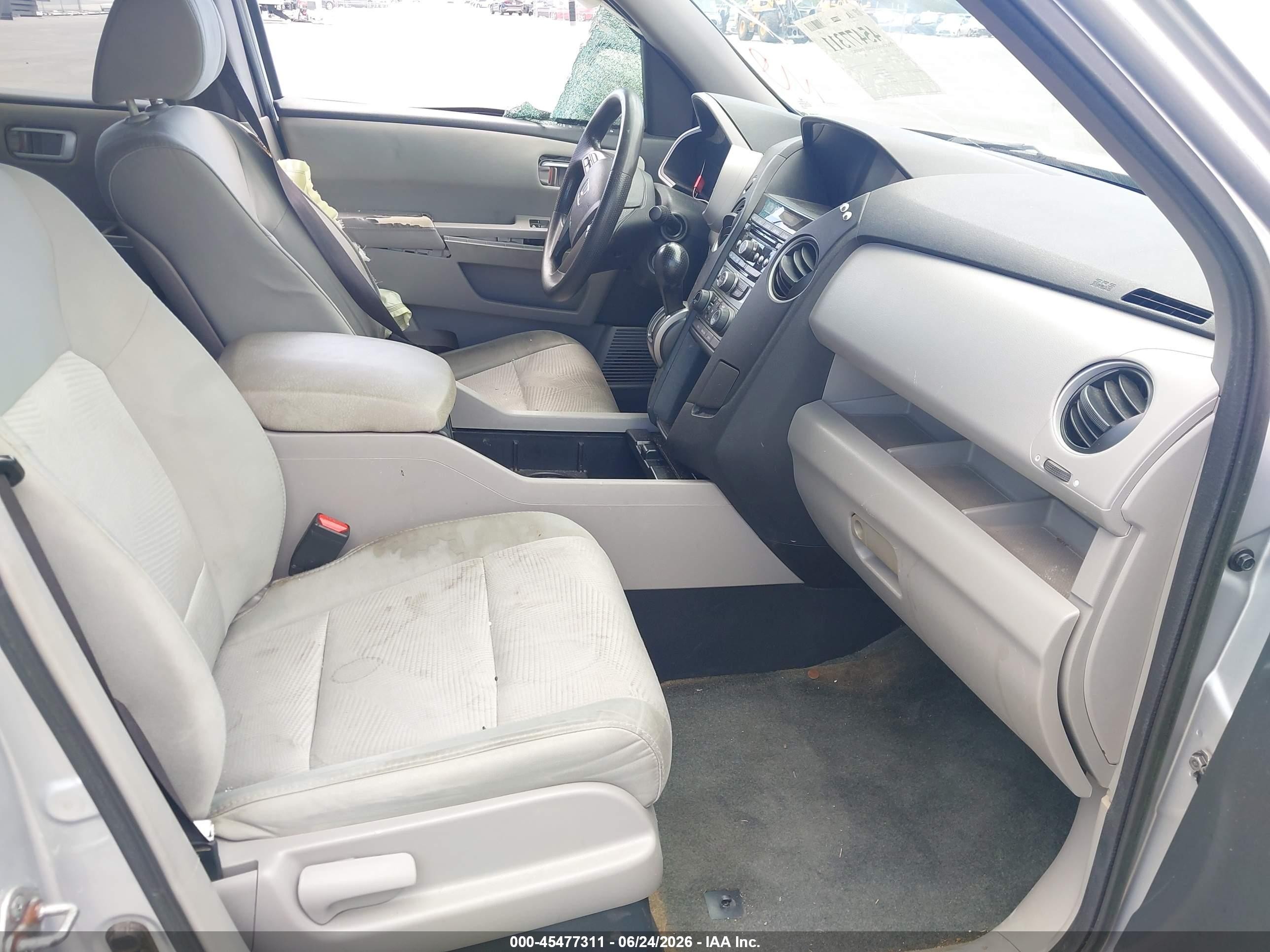 2014 Honda Pilot Lx Silver vin: 5FNYF3H24EB011312