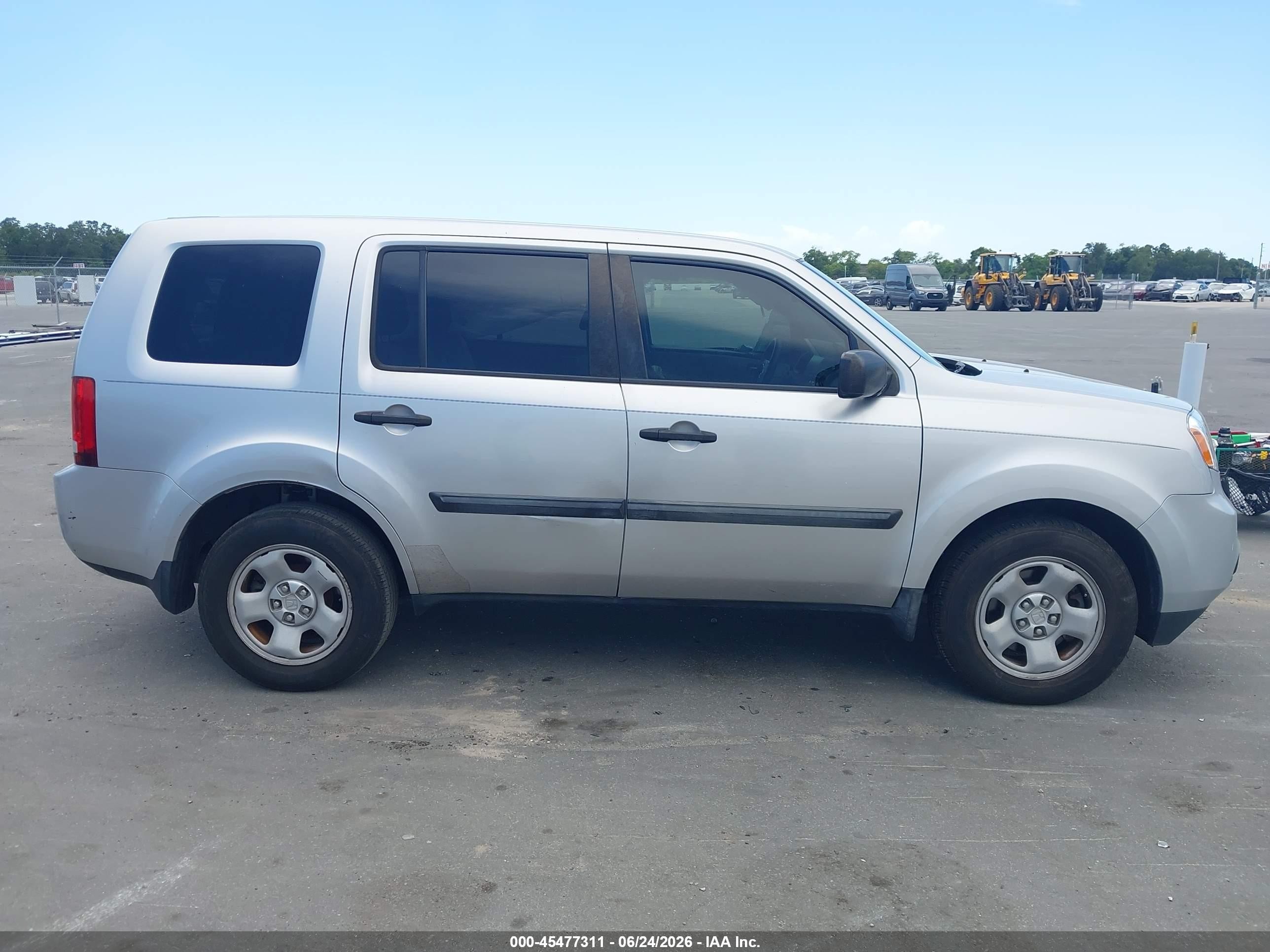 2014 Honda Pilot Lx Silver vin: 5FNYF3H24EB011312