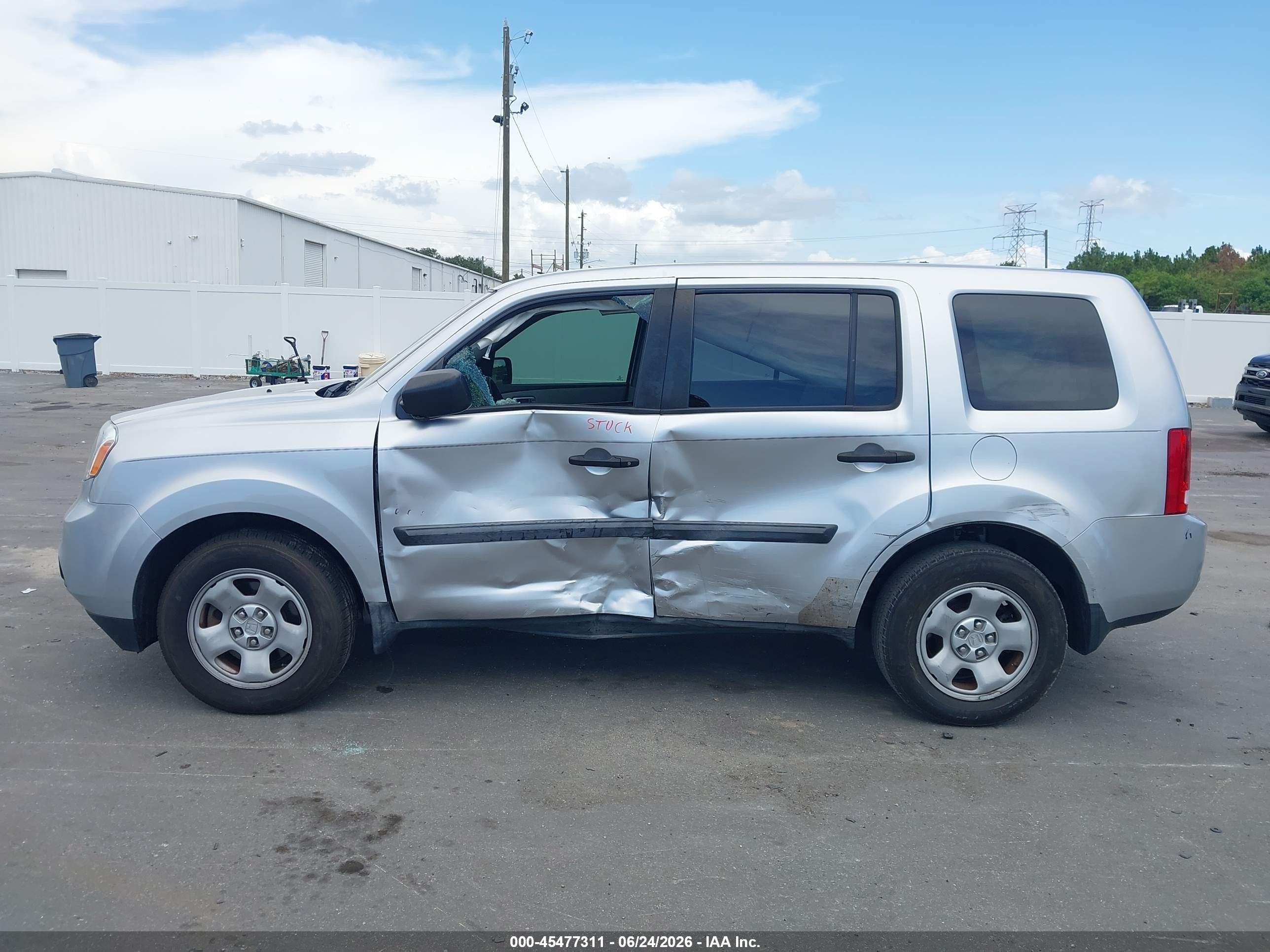2014 Honda Pilot Lx Silver vin: 5FNYF3H24EB011312