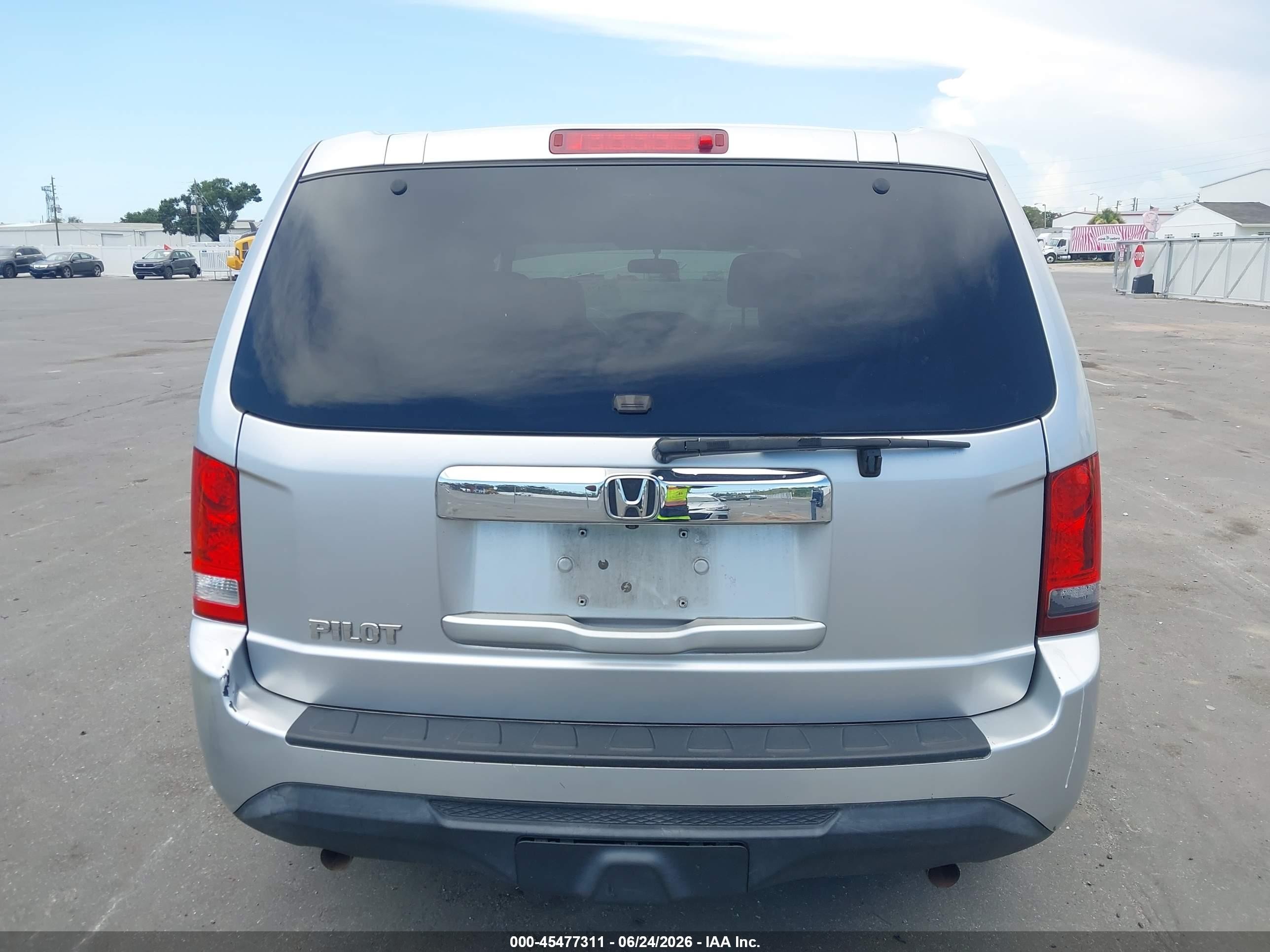 2014 Honda Pilot Lx Silver vin: 5FNYF3H24EB011312