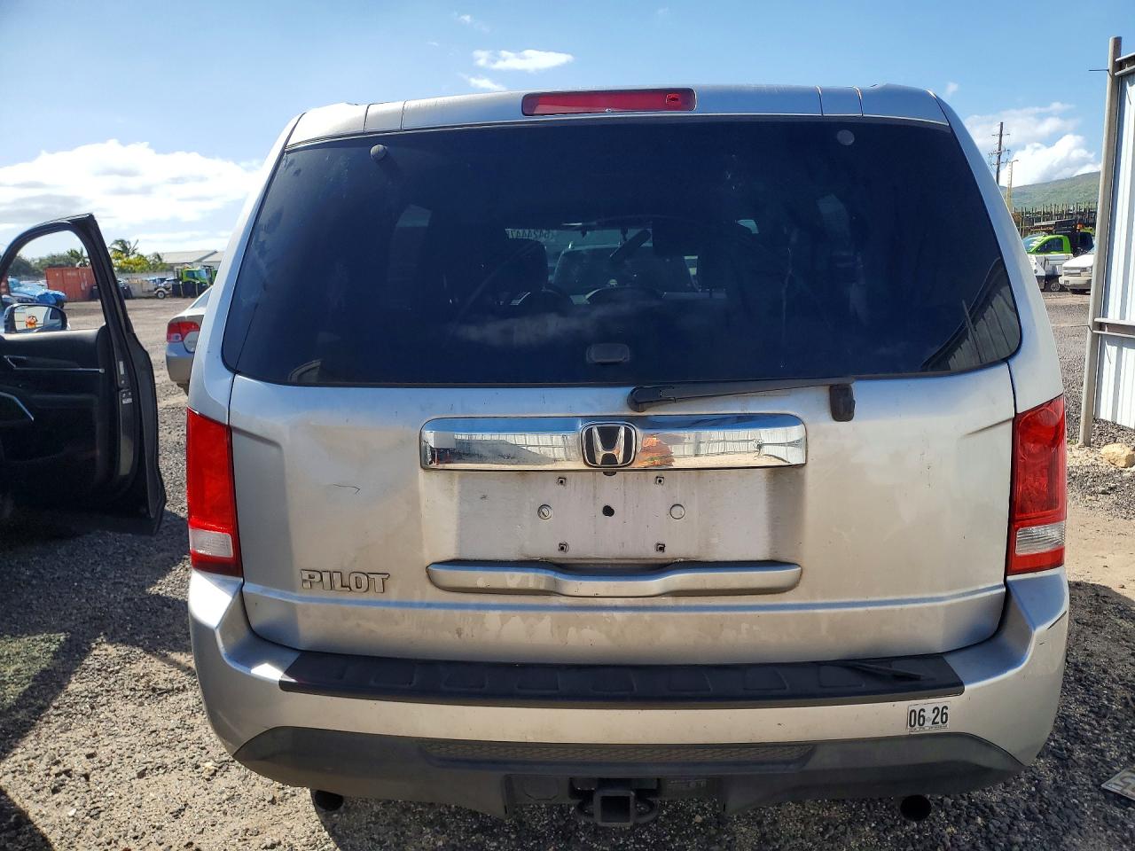 2014 Honda Pilot Lx Silver vin: 5FNYF3H24EB014422