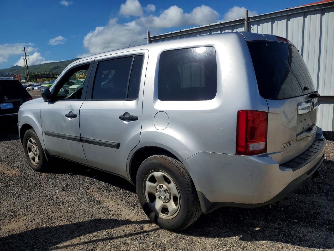2014 Honda Pilot Lx Silver vin: 5FNYF3H24EB014422