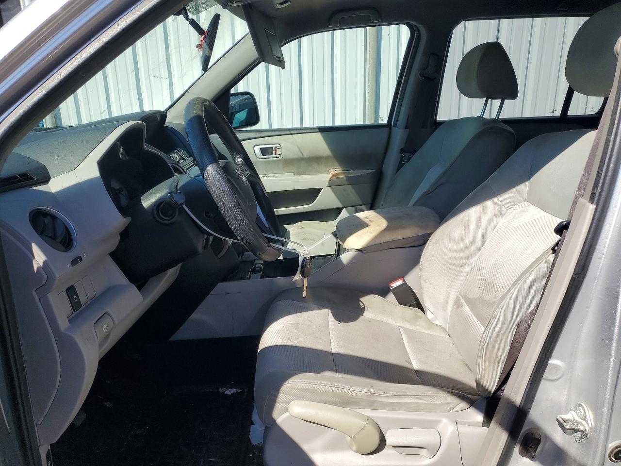 2014 Honda Pilot Lx Silver vin: 5FNYF3H24EB014422