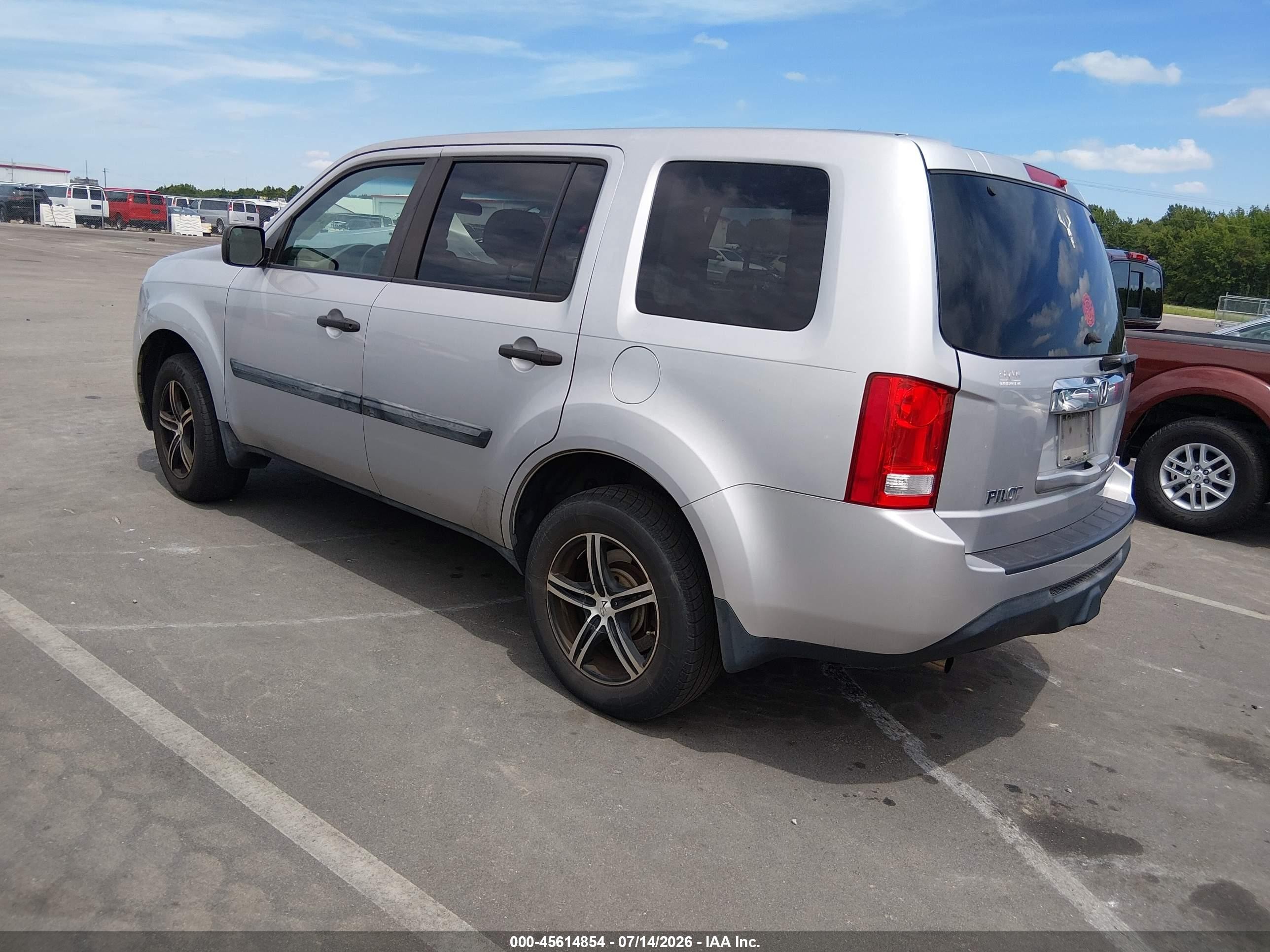 2014 Honda Pilot Lx Silver vin: 5FNYF3H24EB019765