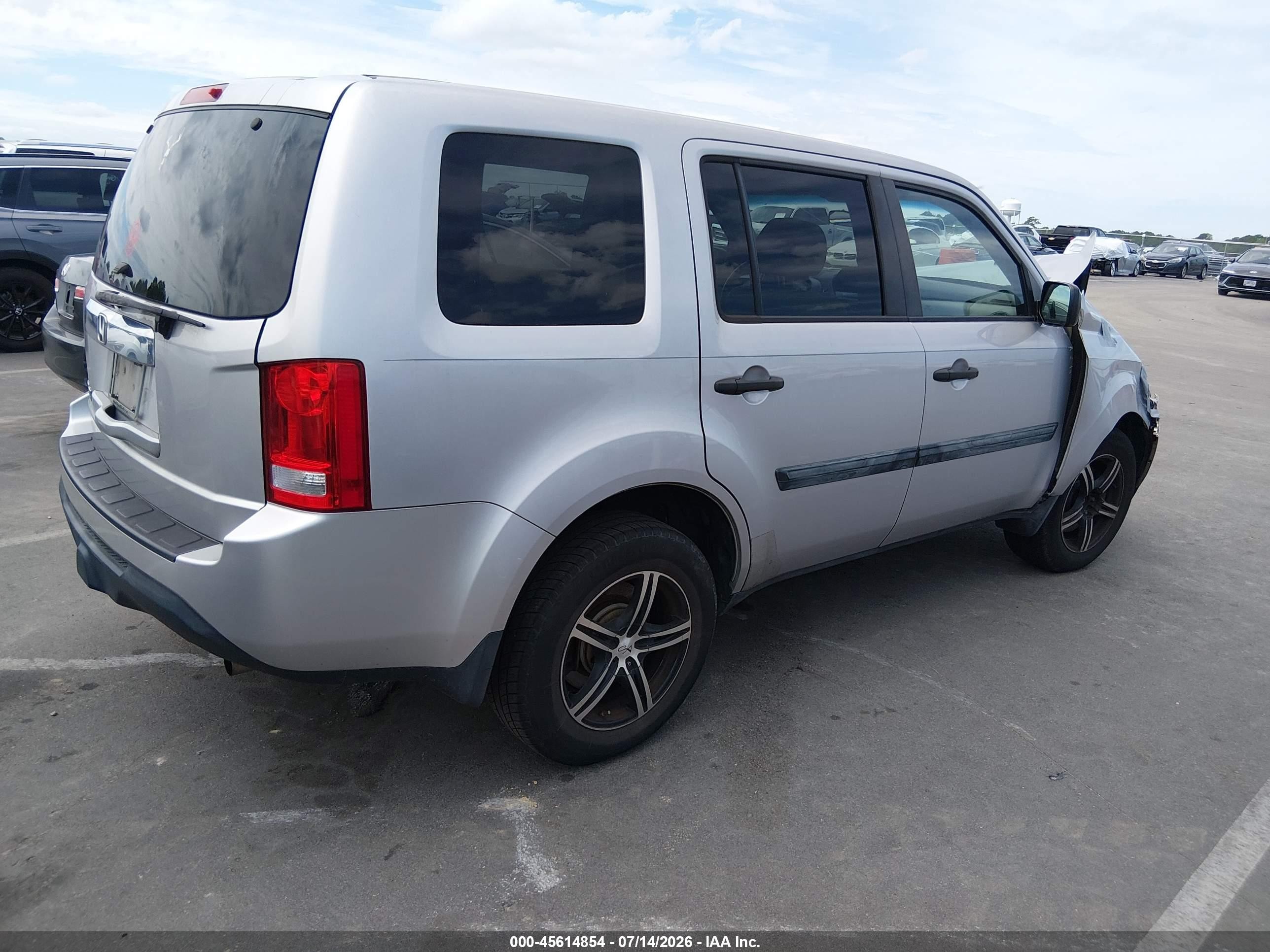 2014 Honda Pilot Lx Silver vin: 5FNYF3H24EB019765