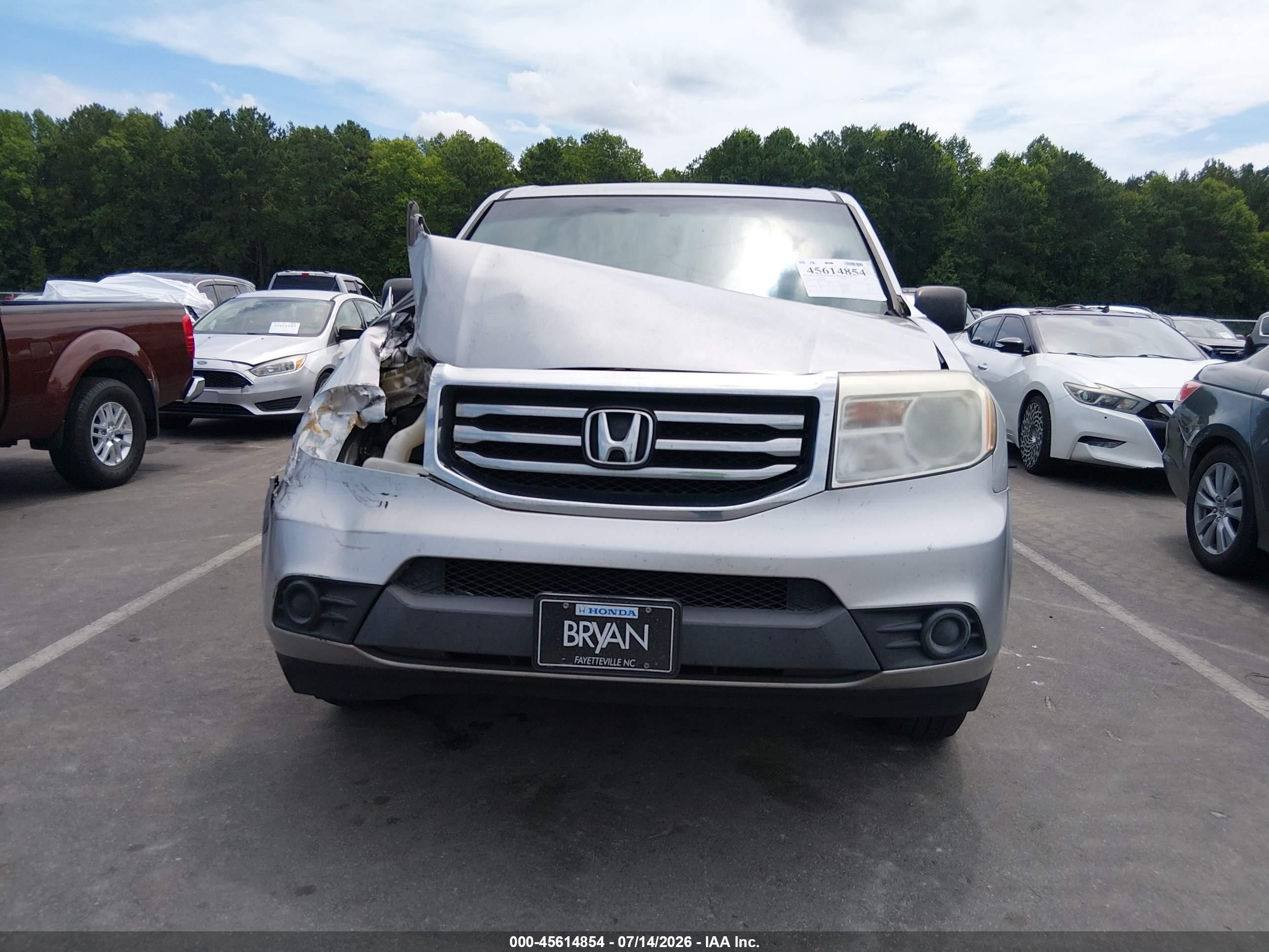 2014 Honda Pilot Lx Silver vin: 5FNYF3H24EB019765