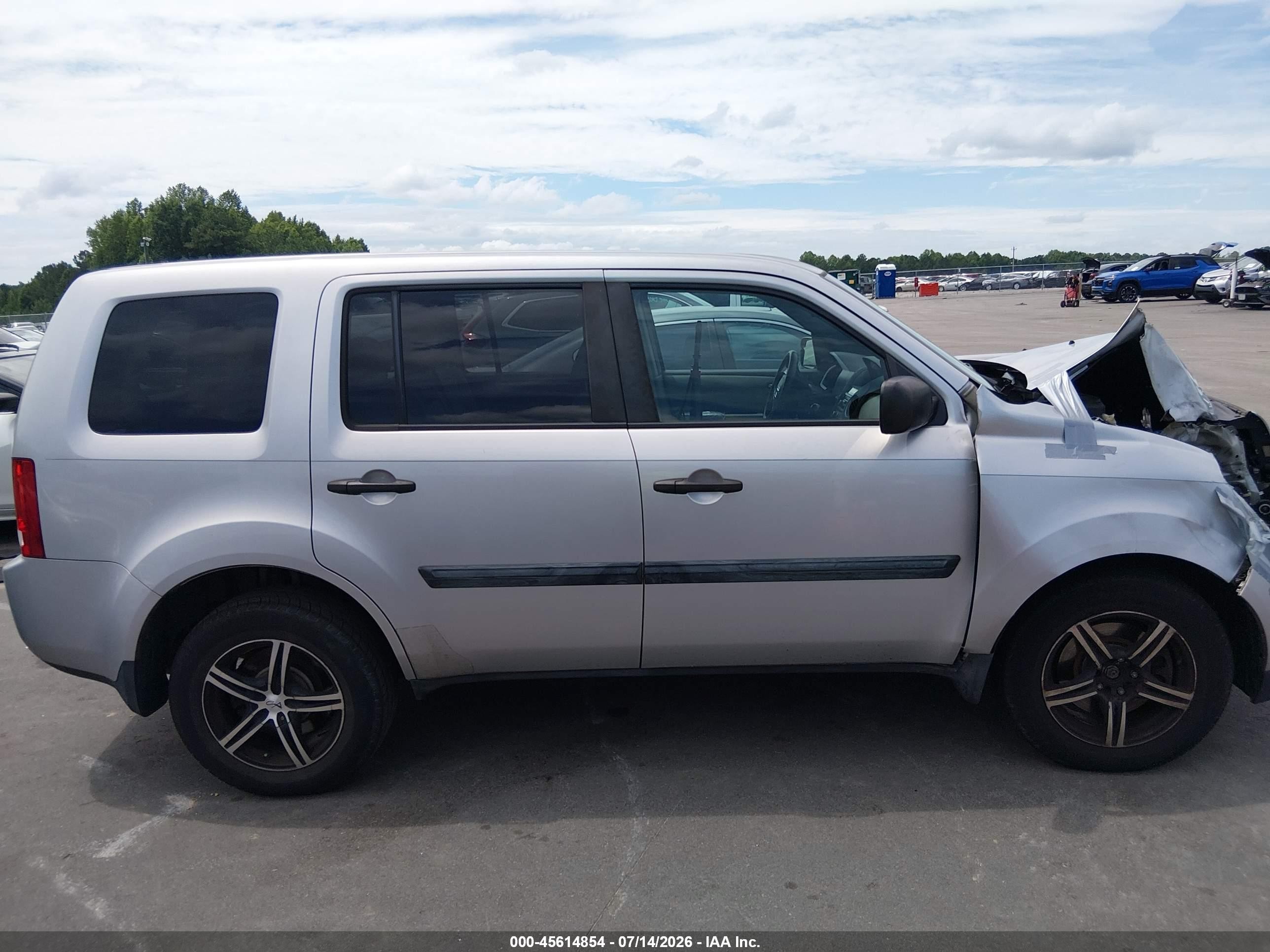 2014 Honda Pilot Lx Silver vin: 5FNYF3H24EB019765