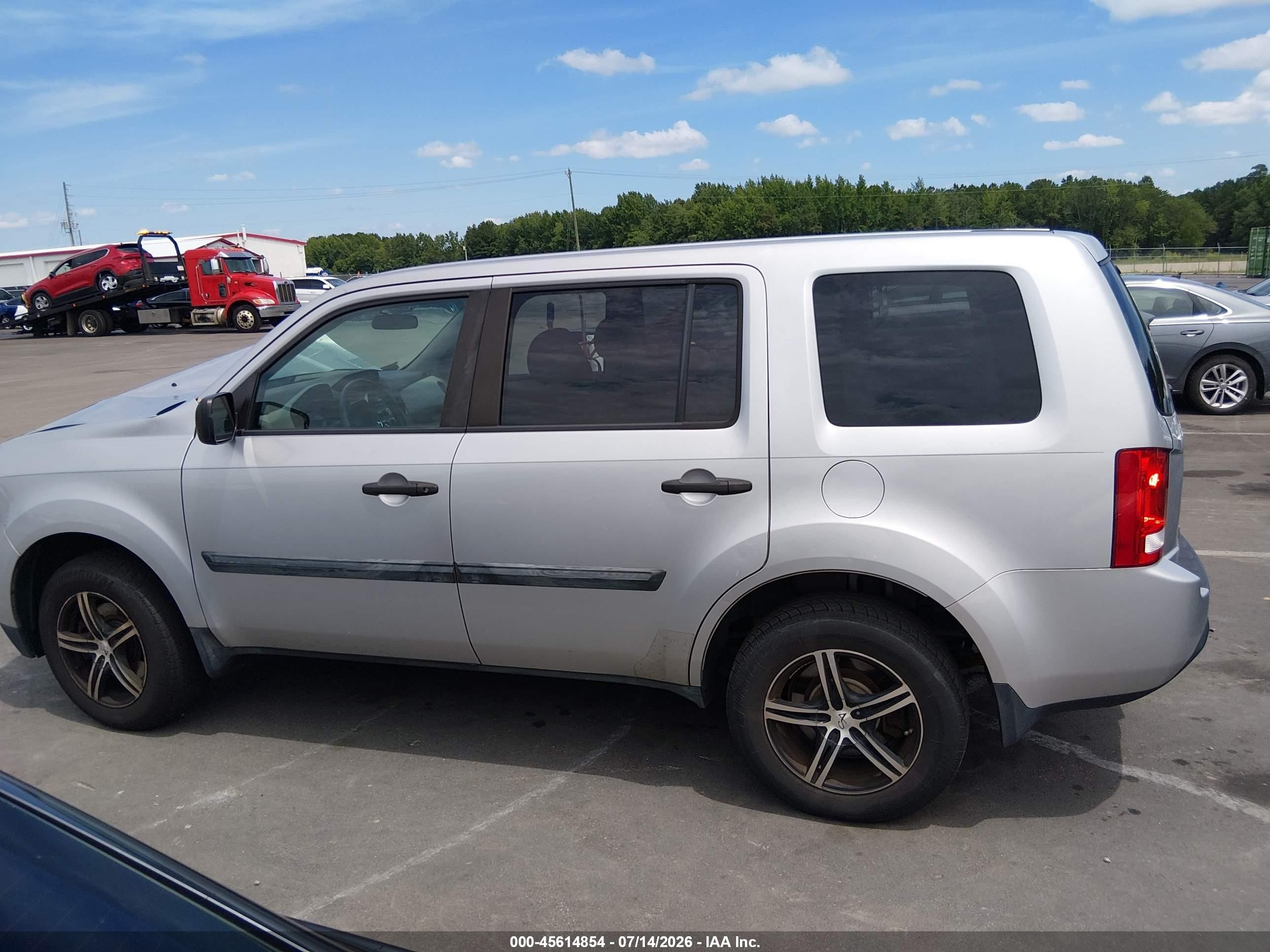 2014 Honda Pilot Lx Silver vin: 5FNYF3H24EB019765