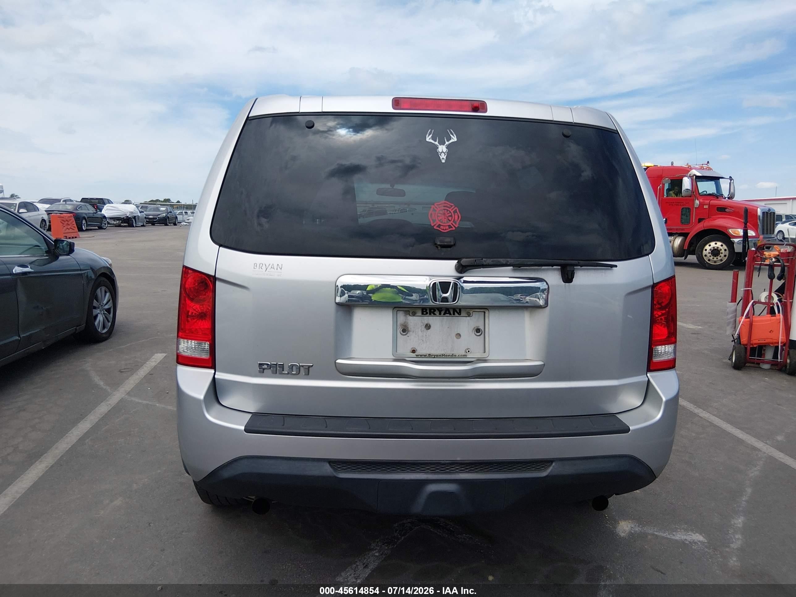 2014 Honda Pilot Lx Silver vin: 5FNYF3H24EB019765