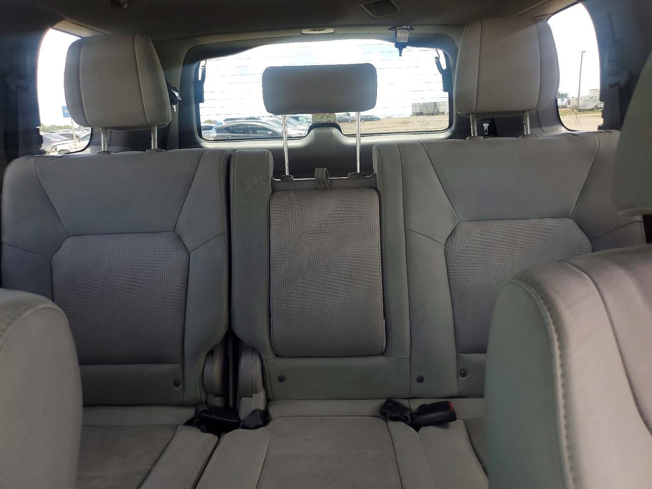 2015 Honda Pilot Lx Gray vin: 5FNYF3H24FB021632