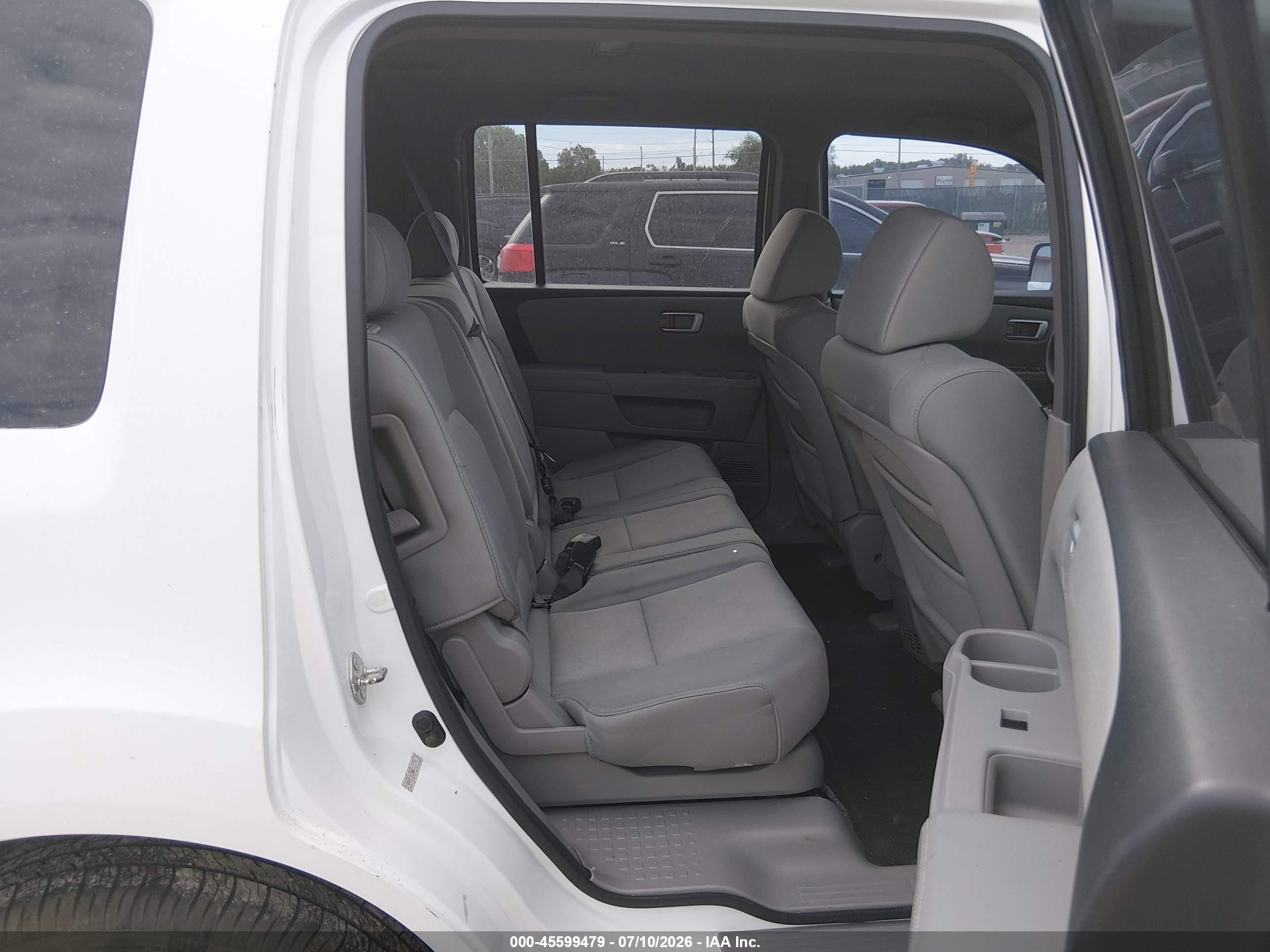 2010 Honda Pilot Lx White vin: 5FNYF3H25AB010793