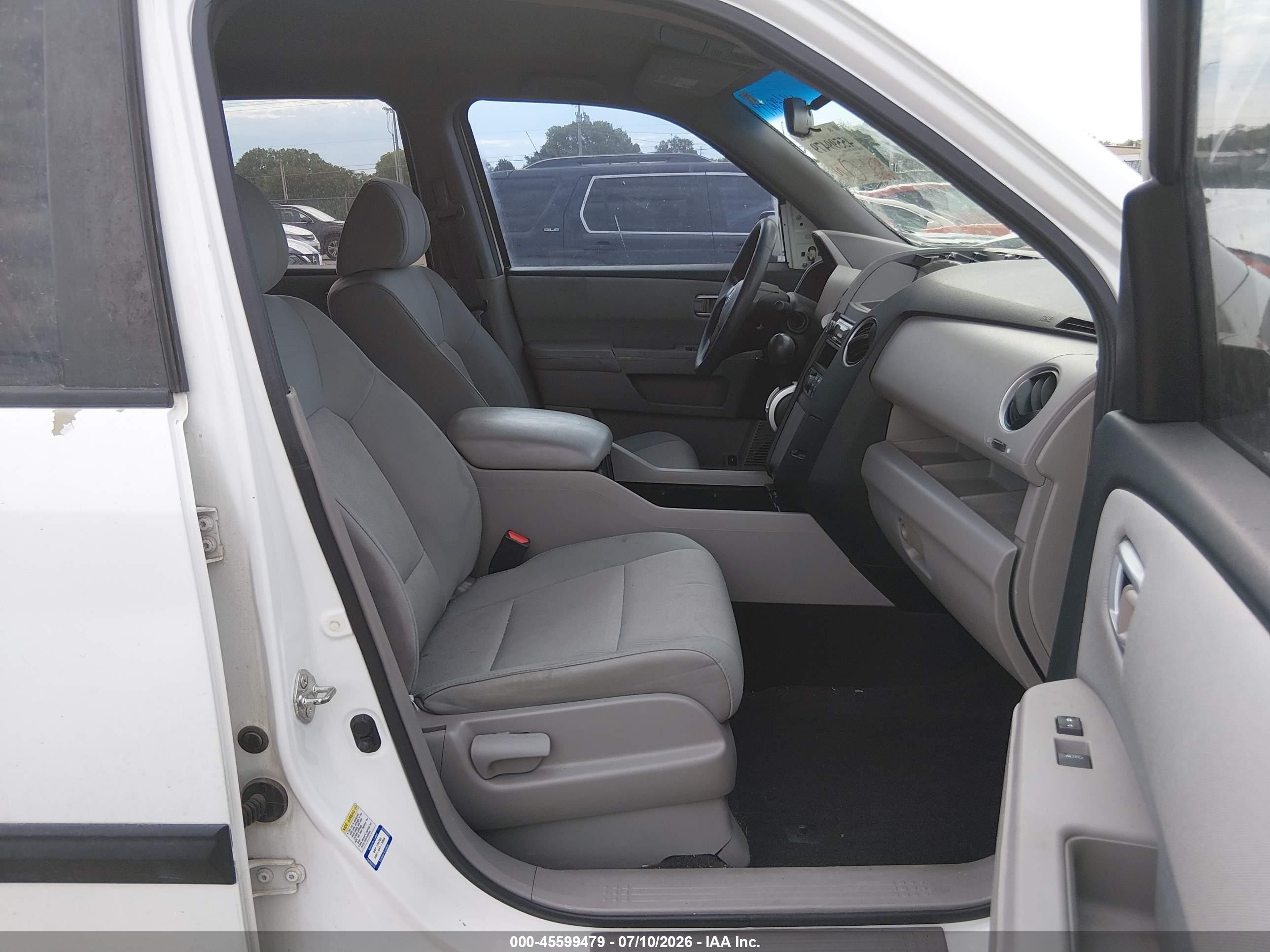 2010 Honda Pilot Lx White vin: 5FNYF3H25AB010793