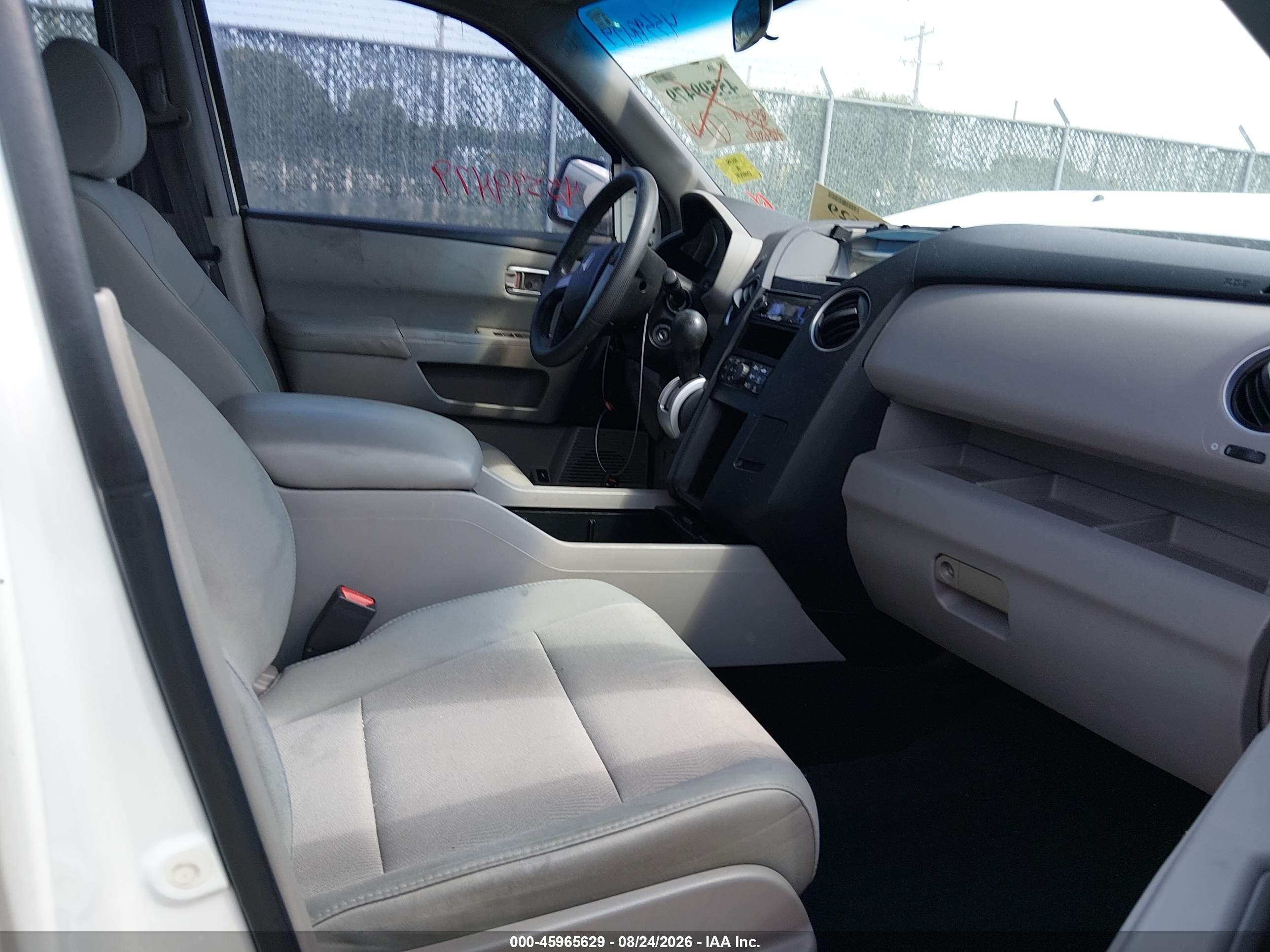 2010 Honda Pilot Lx White vin: 5FNYF3H25AB010793