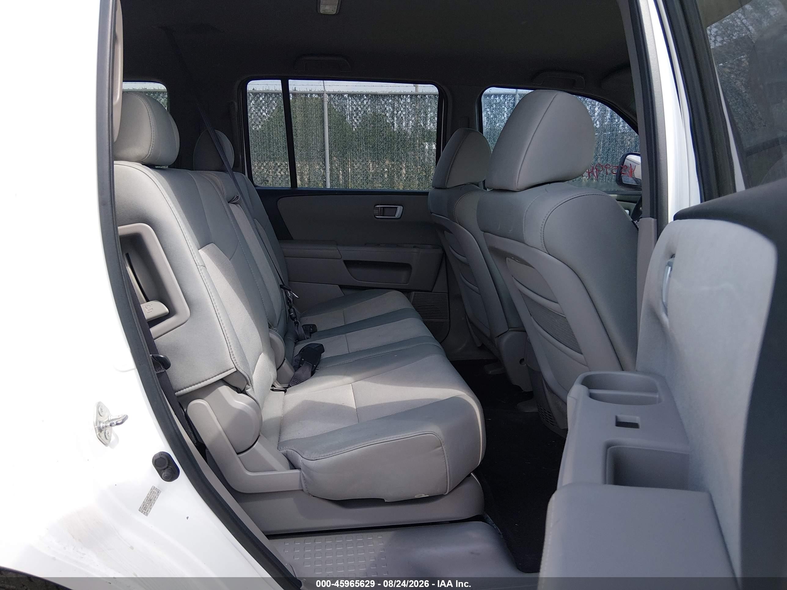 2010 Honda Pilot Lx White vin: 5FNYF3H25AB010793