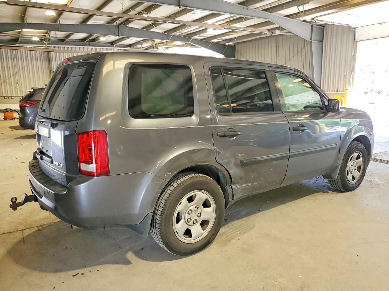2013 Honda Pilot Lx Gray vin: 5FNYF3H25DB002021