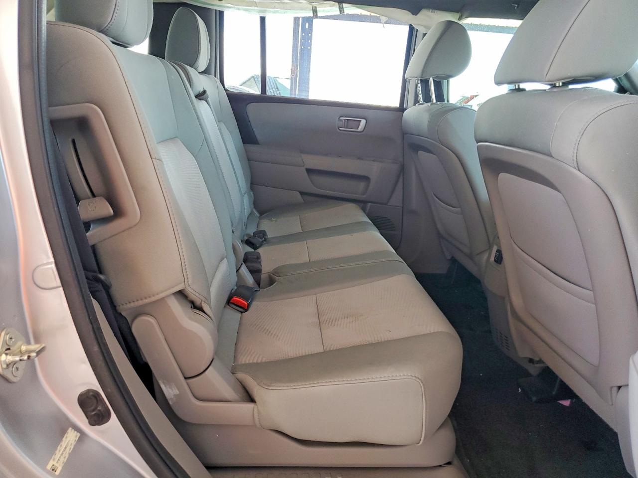 2013 Honda Pilot Lx Silver vin: 5FNYF3H25DB033771