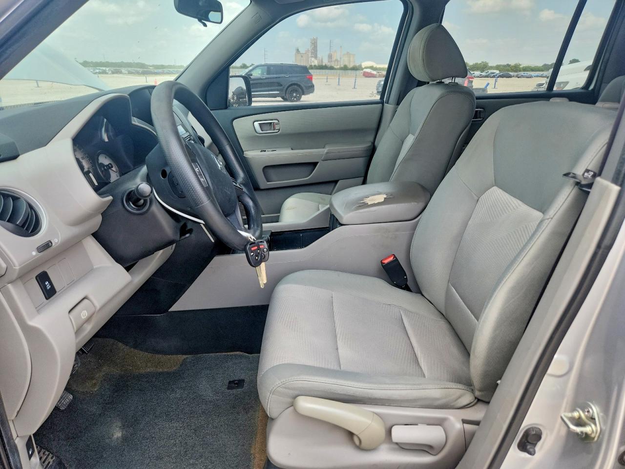 2014 Honda Pilot Lx Silver vin: 5FNYF3H26EB011988