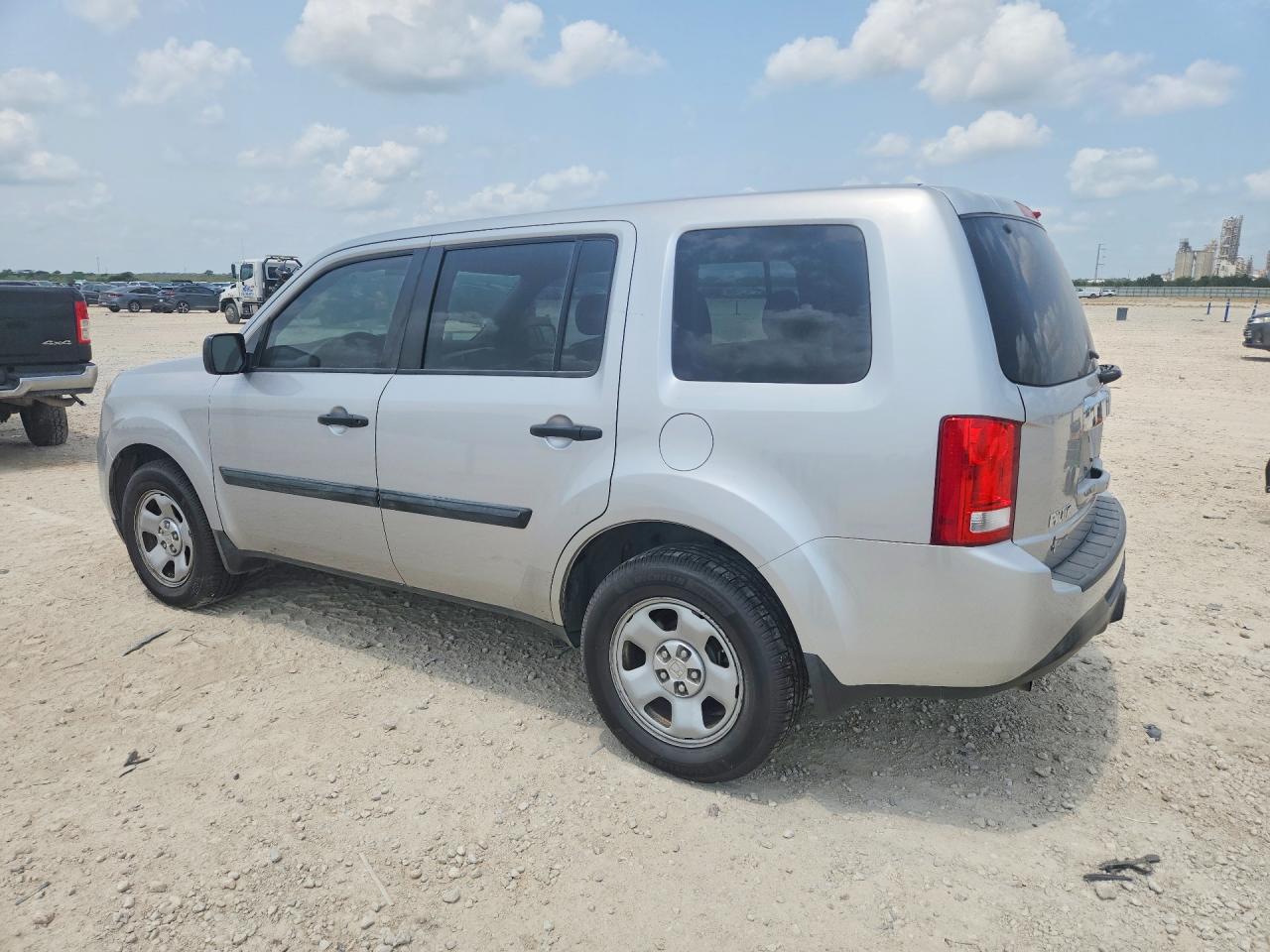 2014 Honda Pilot Lx Silver vin: 5FNYF3H26EB011988