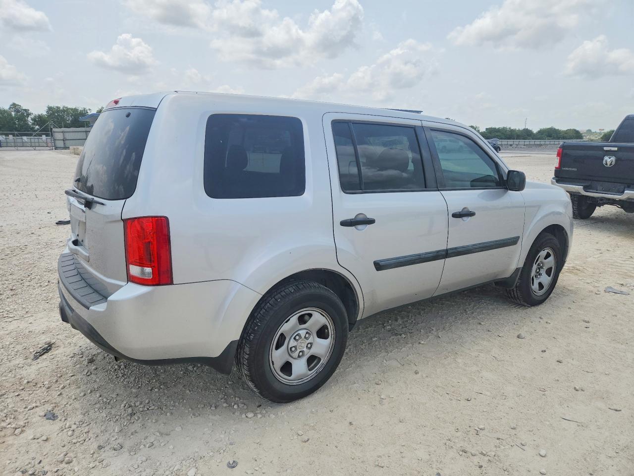 2014 Honda Pilot Lx Silver vin: 5FNYF3H26EB011988