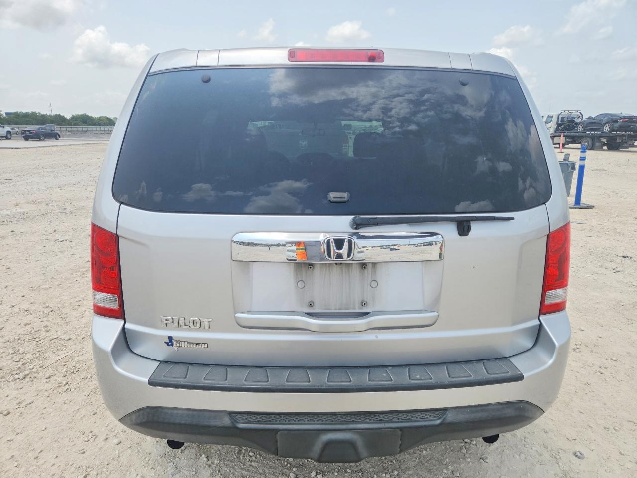 2014 Honda Pilot Lx Silver vin: 5FNYF3H26EB011988