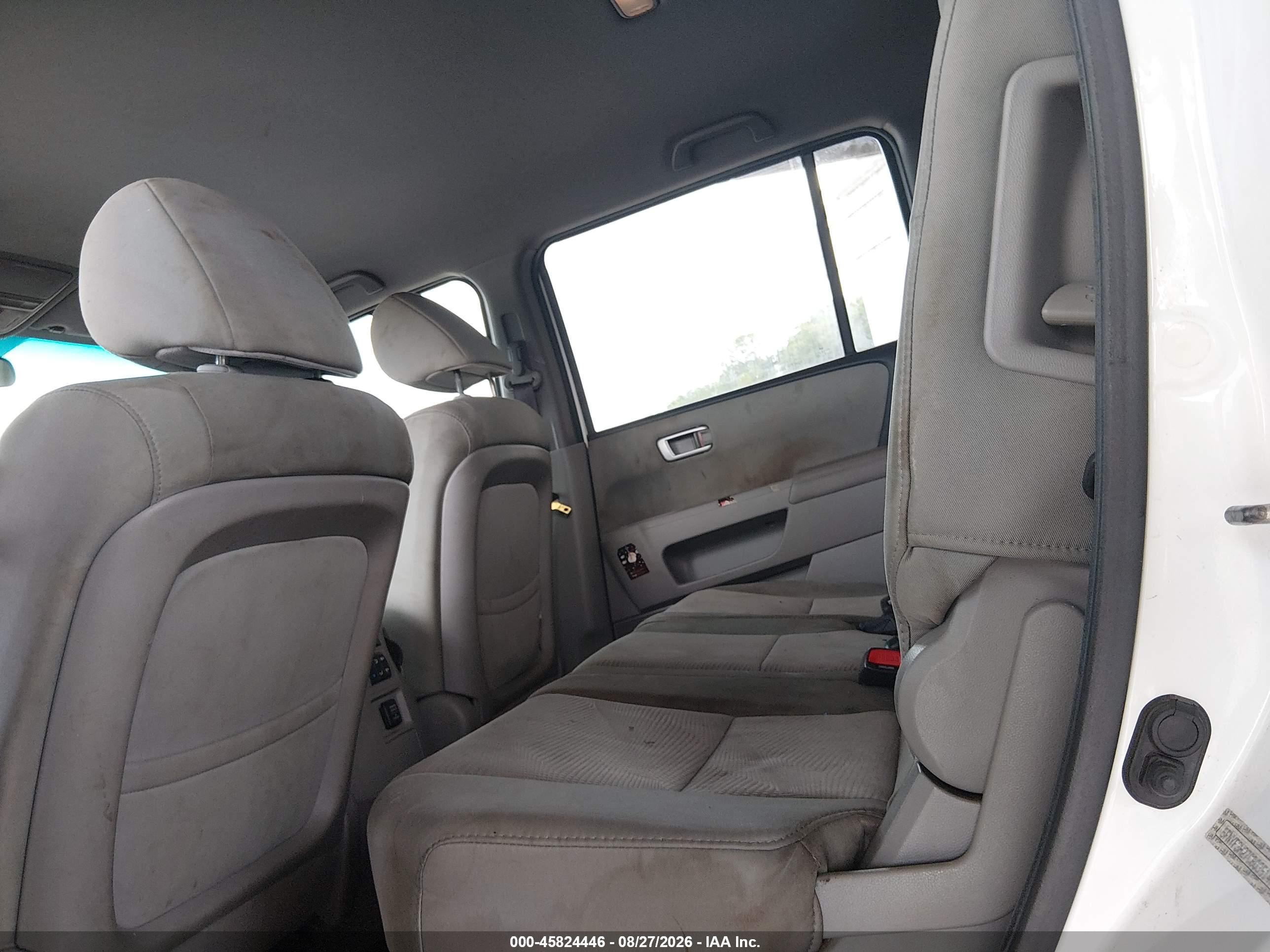 2012 Honda Pilot Lx White vin: 5FNYF3H27CB035147
