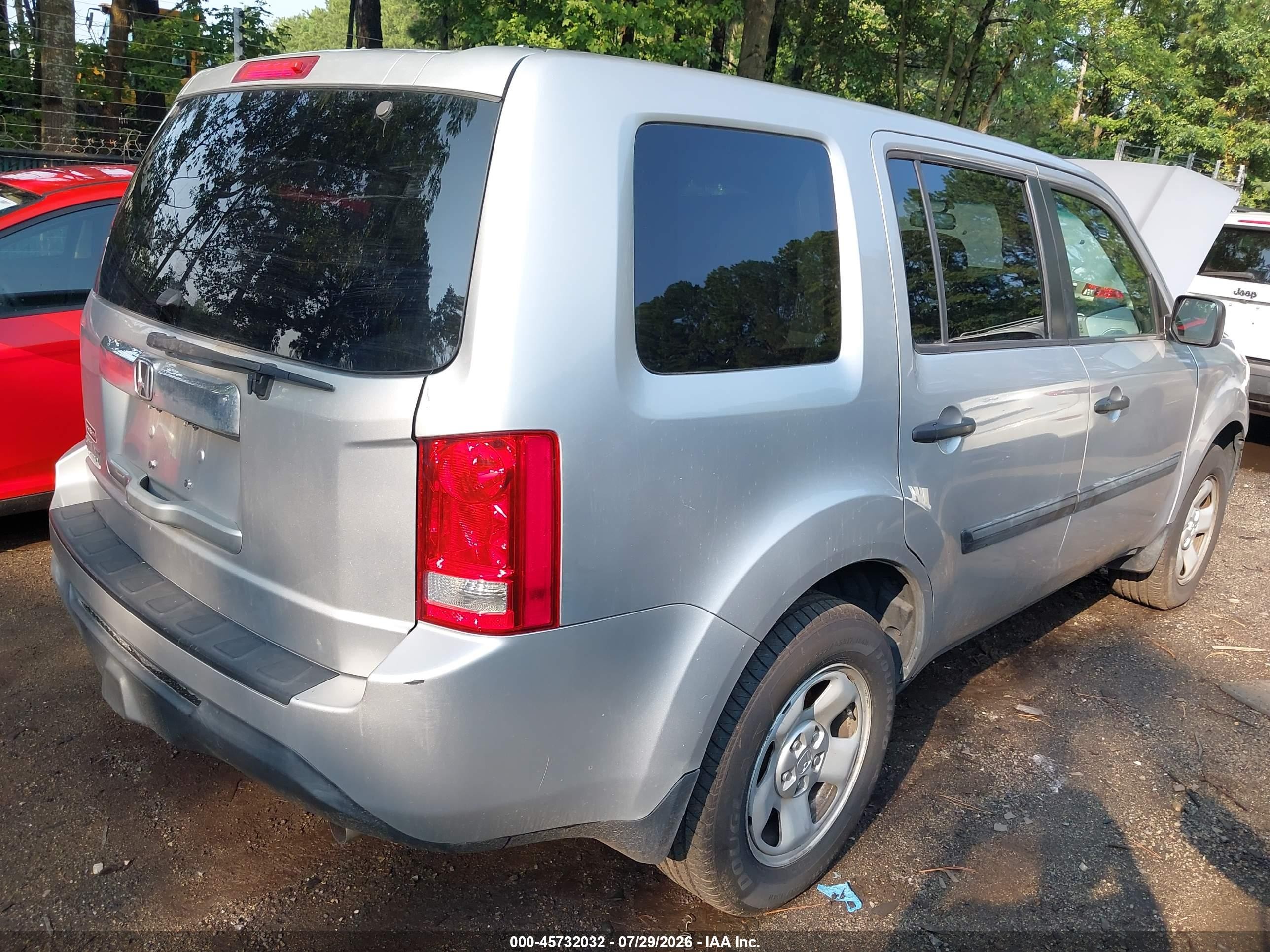2015 Honda Pilot Lx Silver vin: 5FNYF3H28FB018264