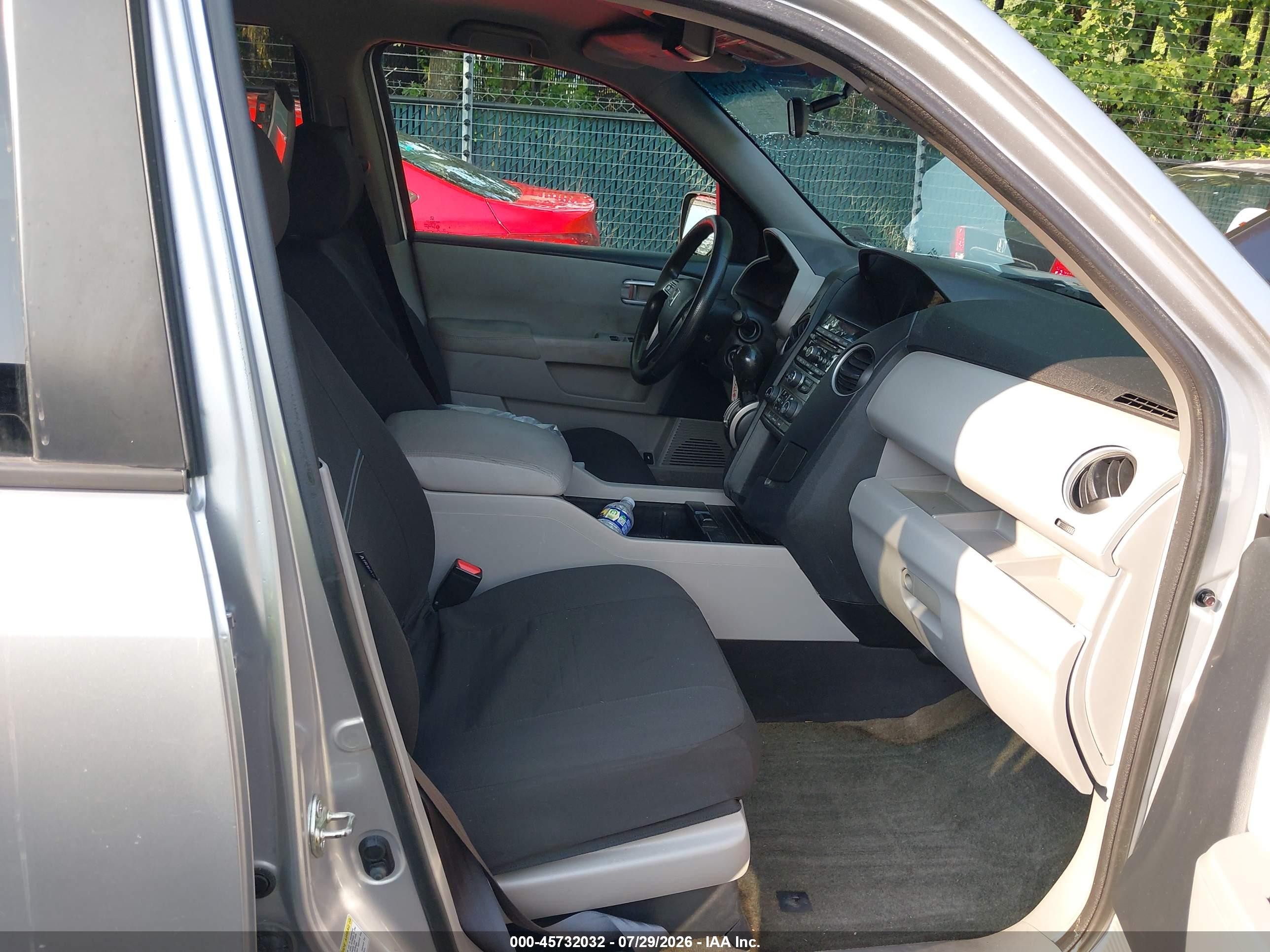 2015 Honda Pilot Lx Silver vin: 5FNYF3H28FB018264