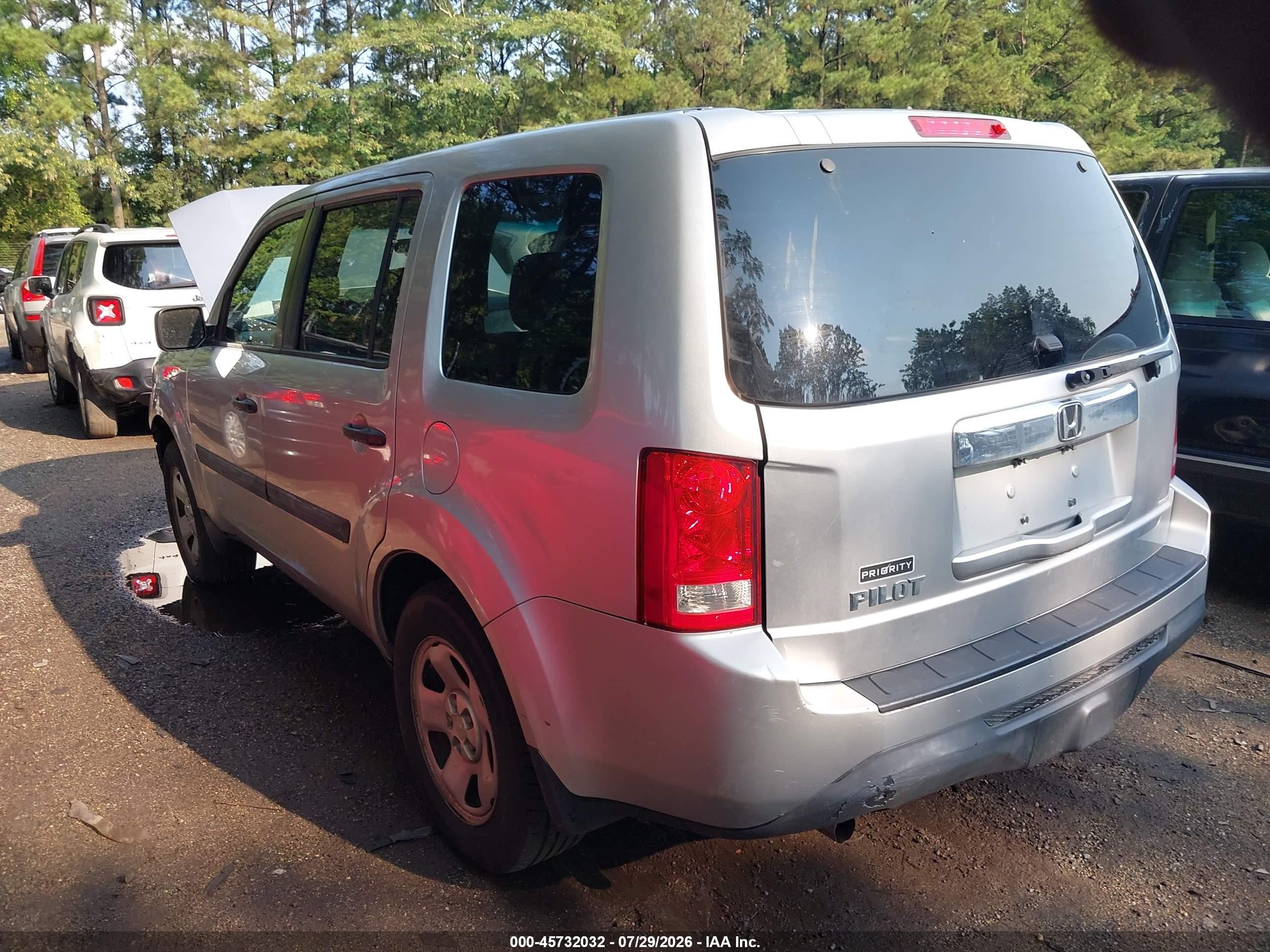2015 Honda Pilot Lx Silver vin: 5FNYF3H28FB018264