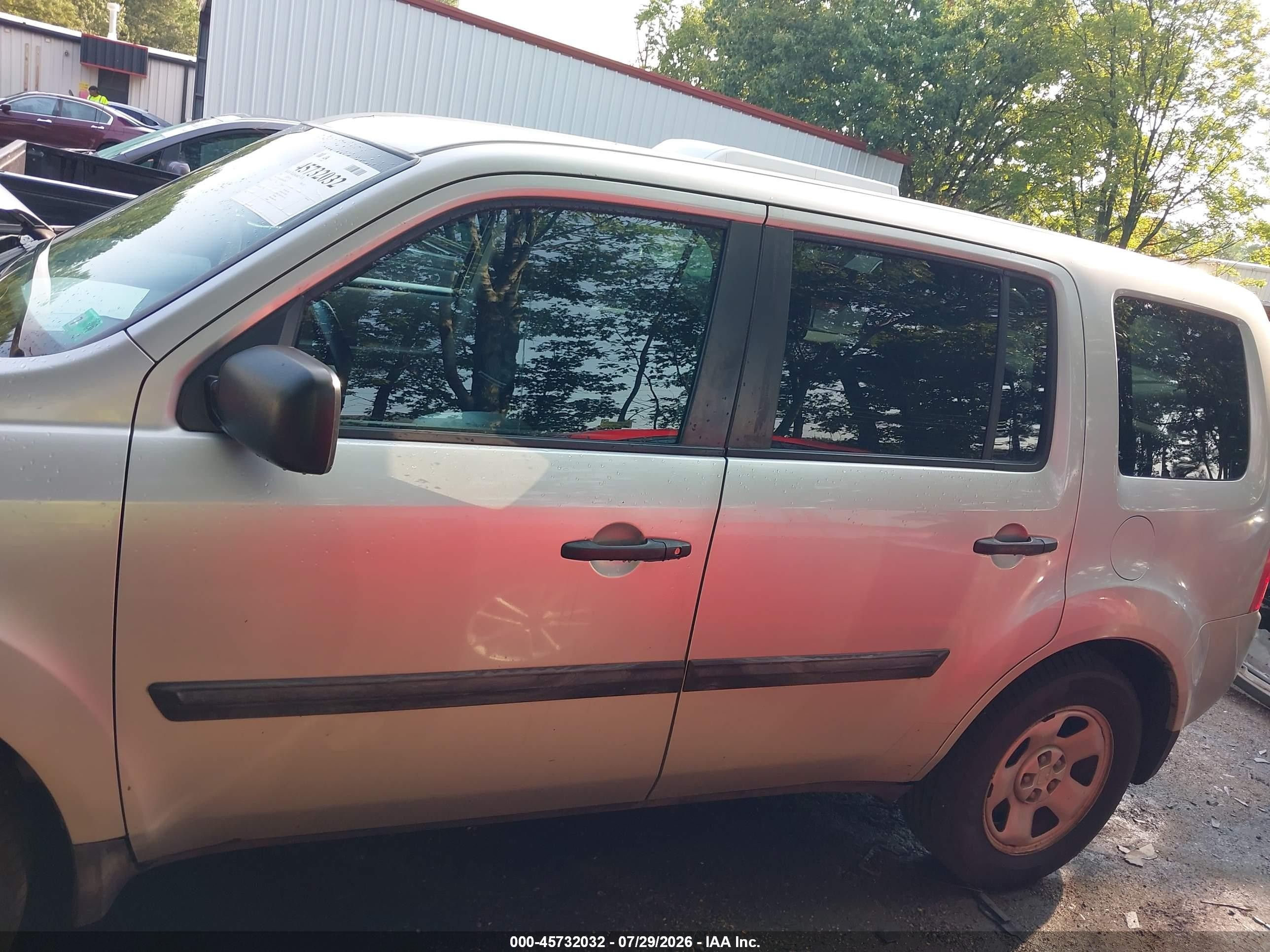 2015 Honda Pilot Lx Silver vin: 5FNYF3H28FB018264