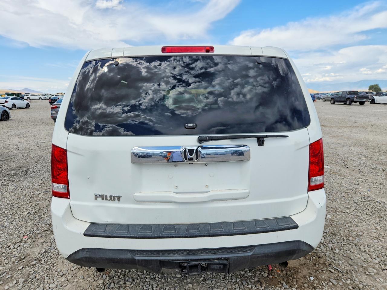 2015 Honda Pilot Lx White vin: 5FNYF3H28FB020855