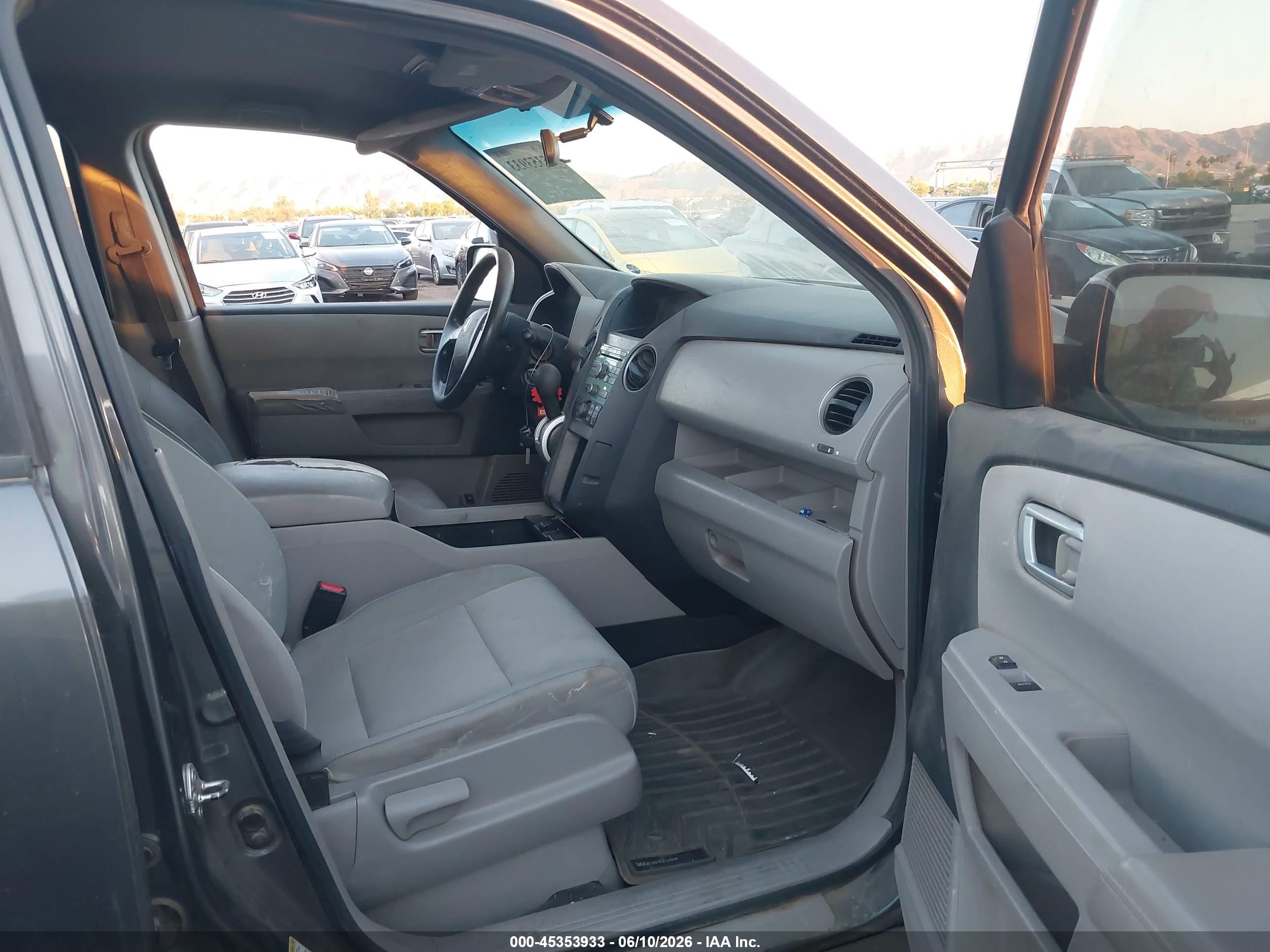 2011 Honda Pilot Lx Серый vin: 5FNYF3H29BB030160