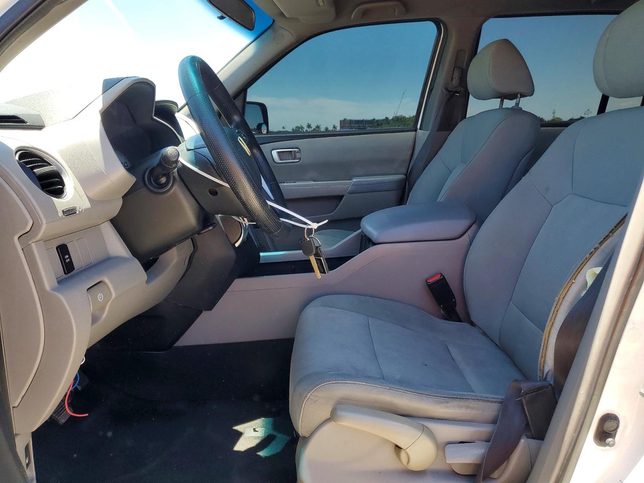 2011 Honda Pilot Lx White vin: 5FNYF3H29BB049954