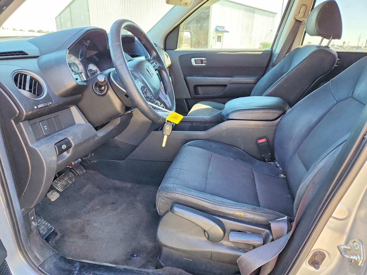 2011 Honda Pilot Lx Silver vin: 5FNYF3H29BB053163