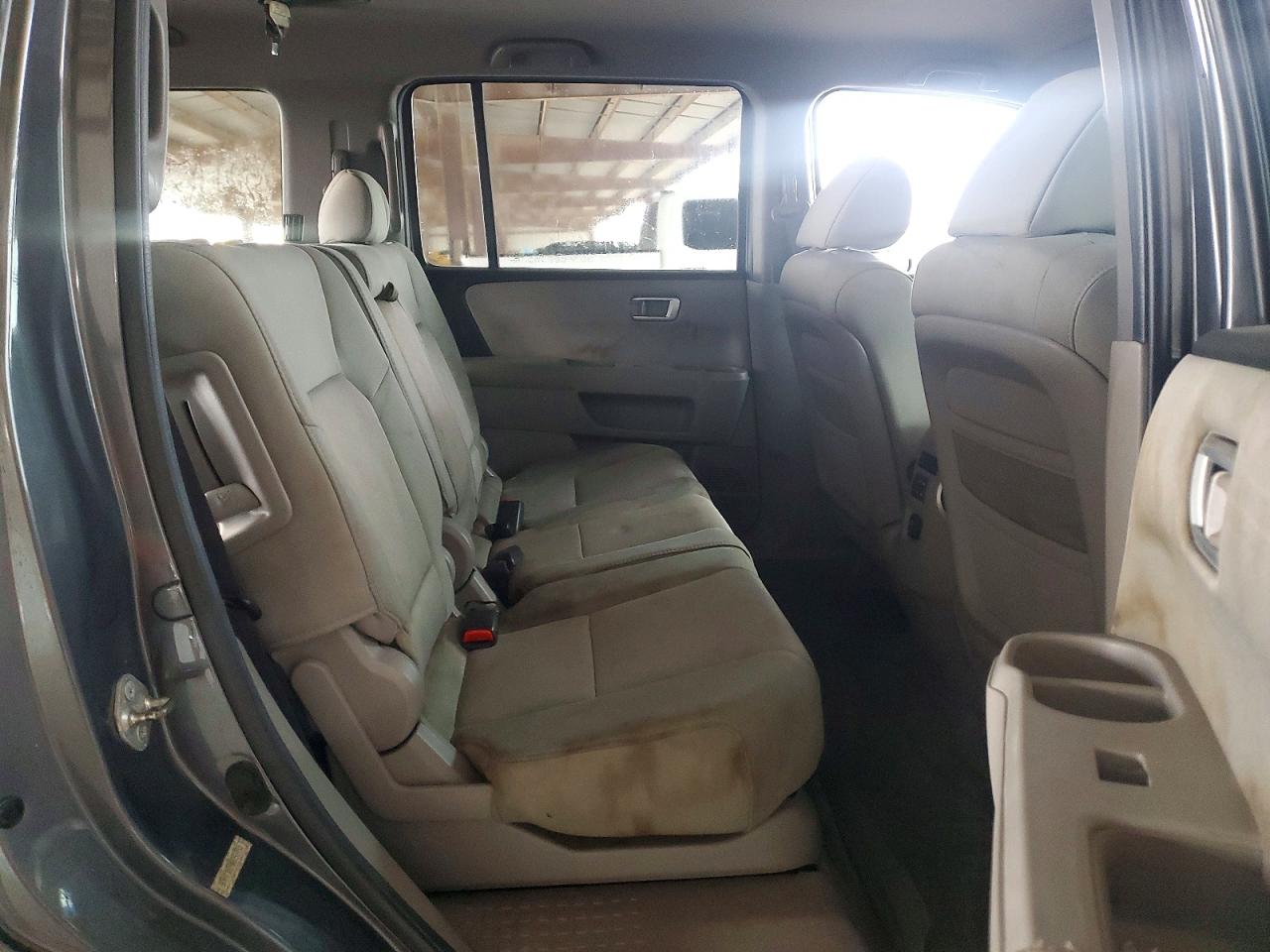 2011 Honda Pilot Lx Gray vin: 5FNYF3H29BB056953