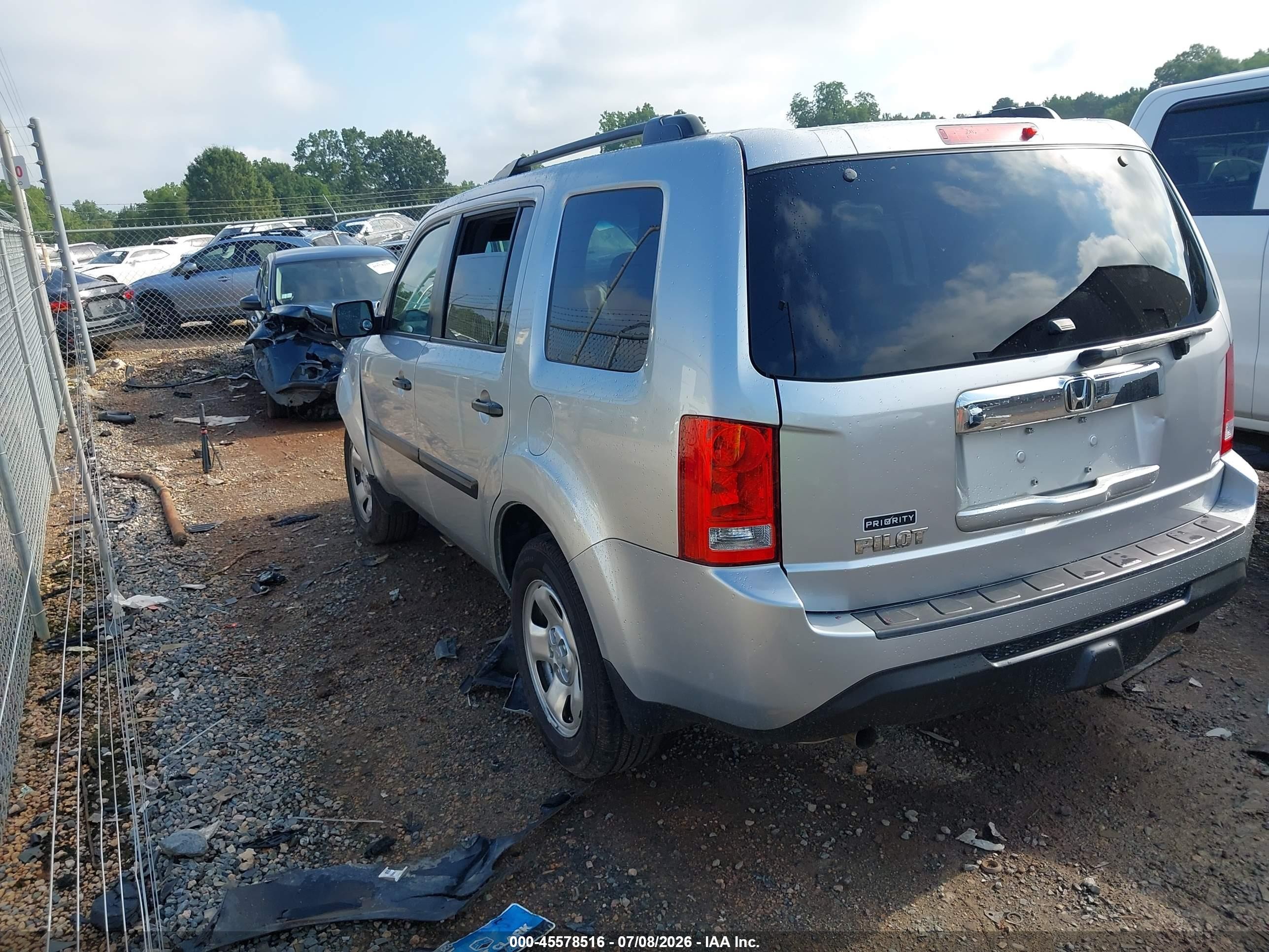 2013 Honda Pilot Lx Silver vin: 5FNYF3H29DB042196