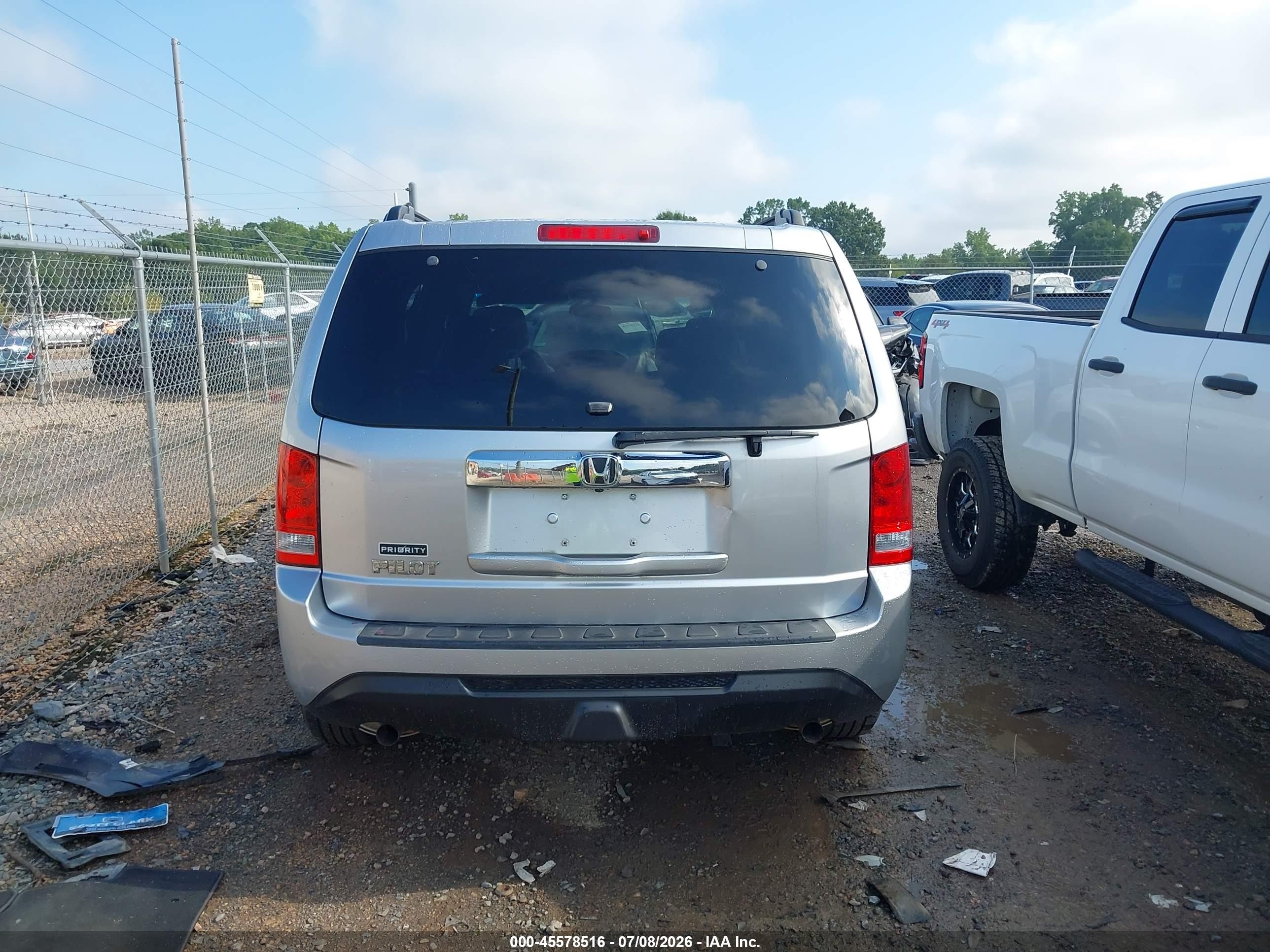 2013 Honda Pilot Lx Silver vin: 5FNYF3H29DB042196