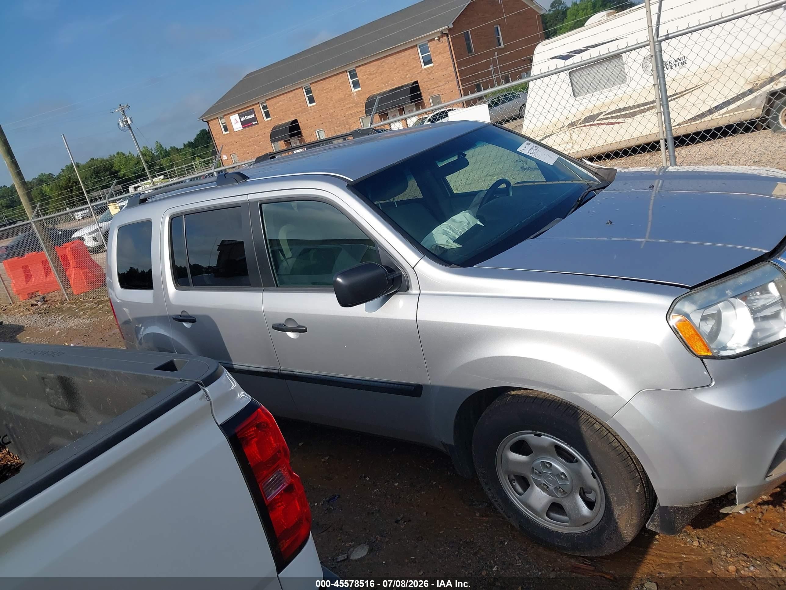 2013 Honda Pilot Lx Silver vin: 5FNYF3H29DB042196