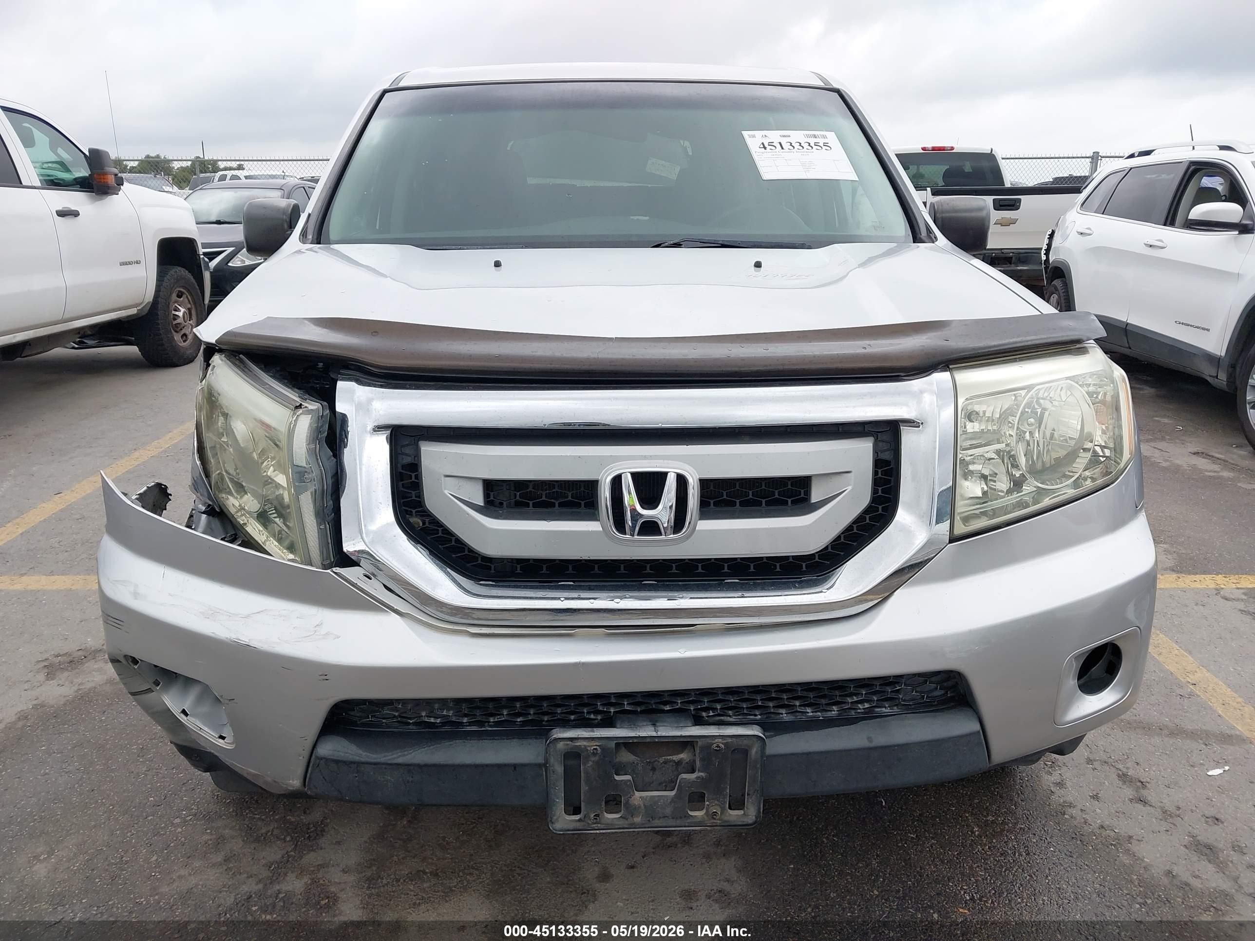 2011 Honda Pilot Lx Silver vin: 5FNYF3H2XBB053169