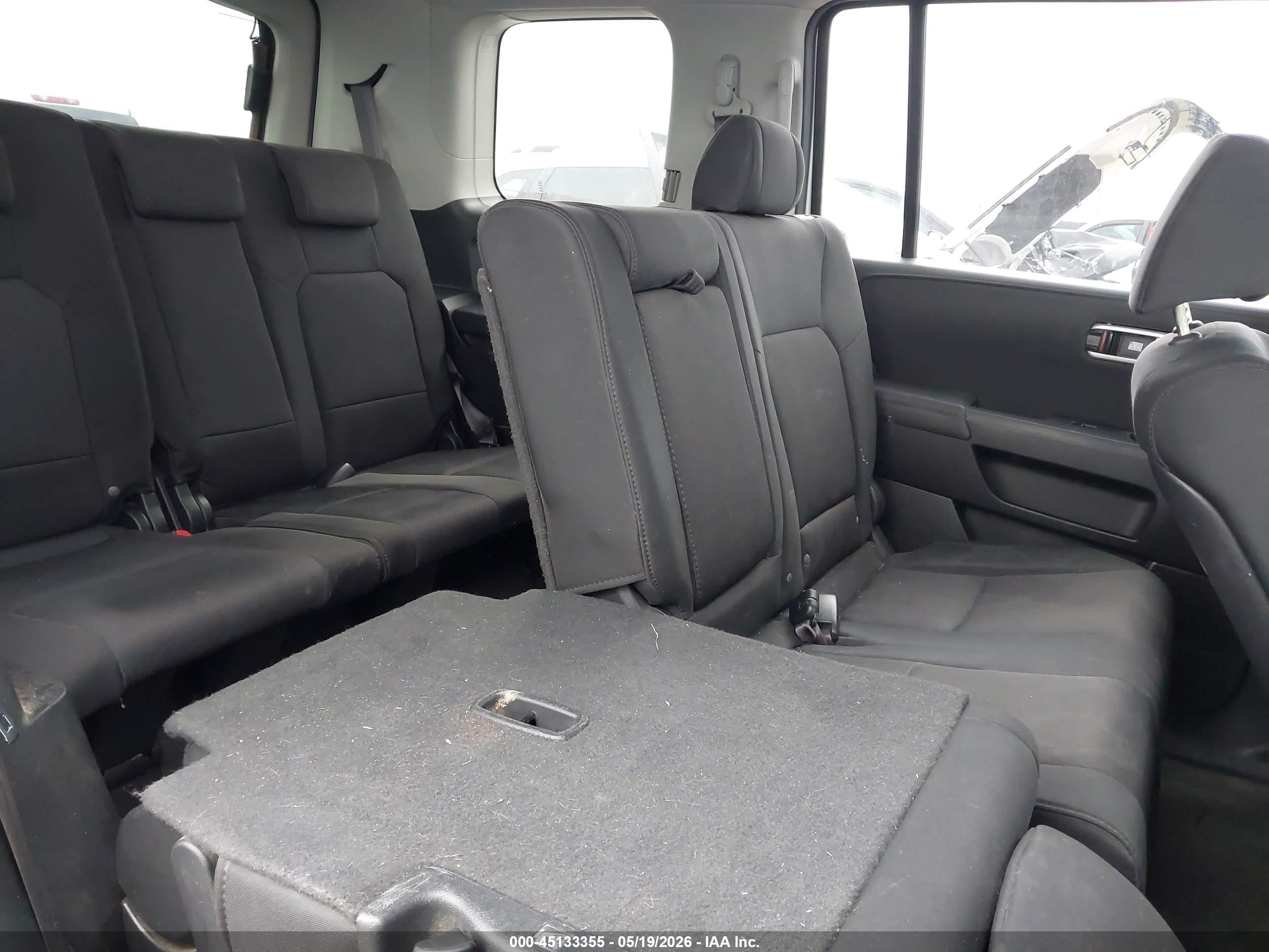 2011 Honda Pilot Lx Silver vin: 5FNYF3H2XBB053169