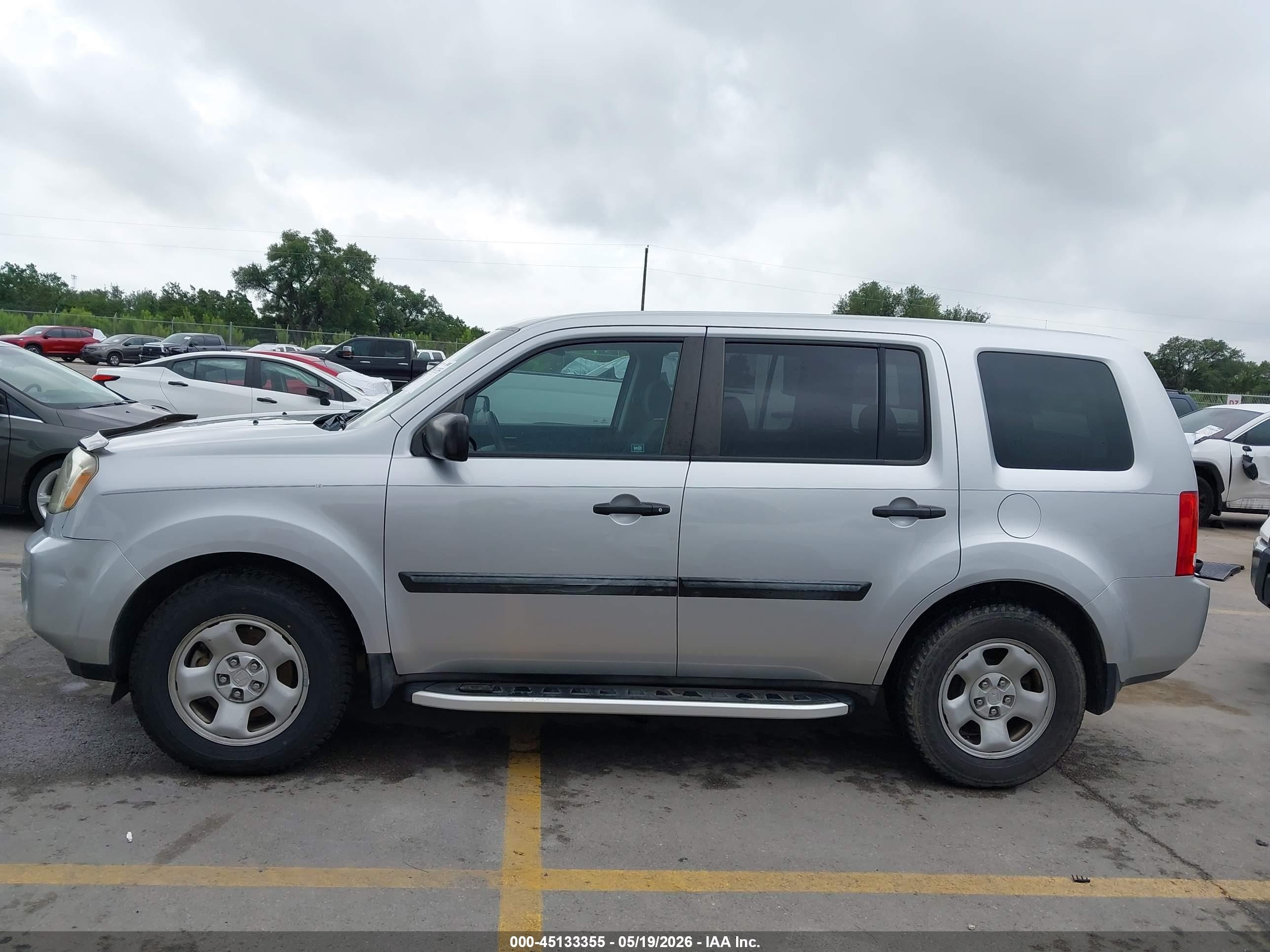 2011 Honda Pilot Lx Silver vin: 5FNYF3H2XBB053169