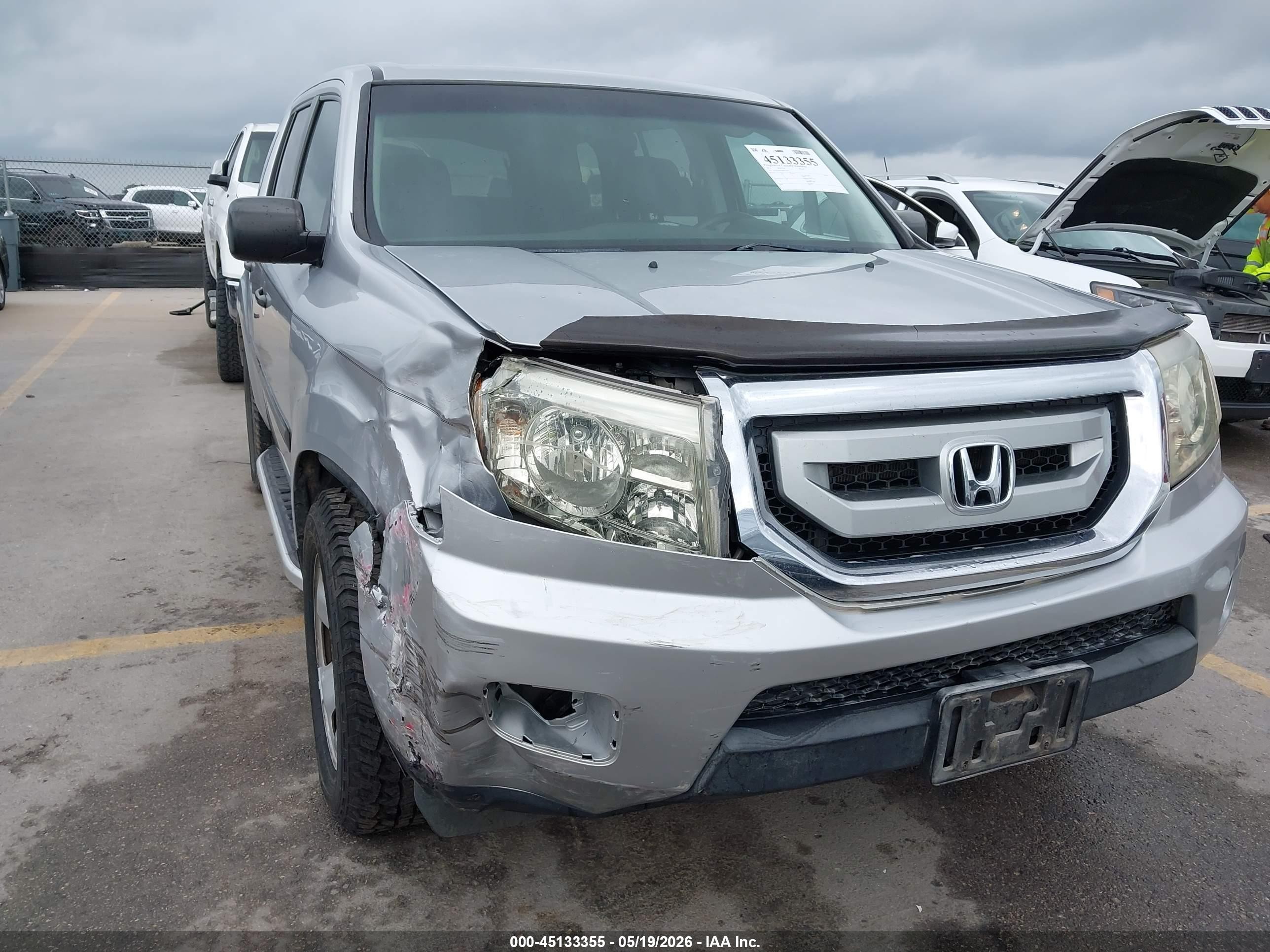 2011 Honda Pilot Lx Silver vin: 5FNYF3H2XBB053169