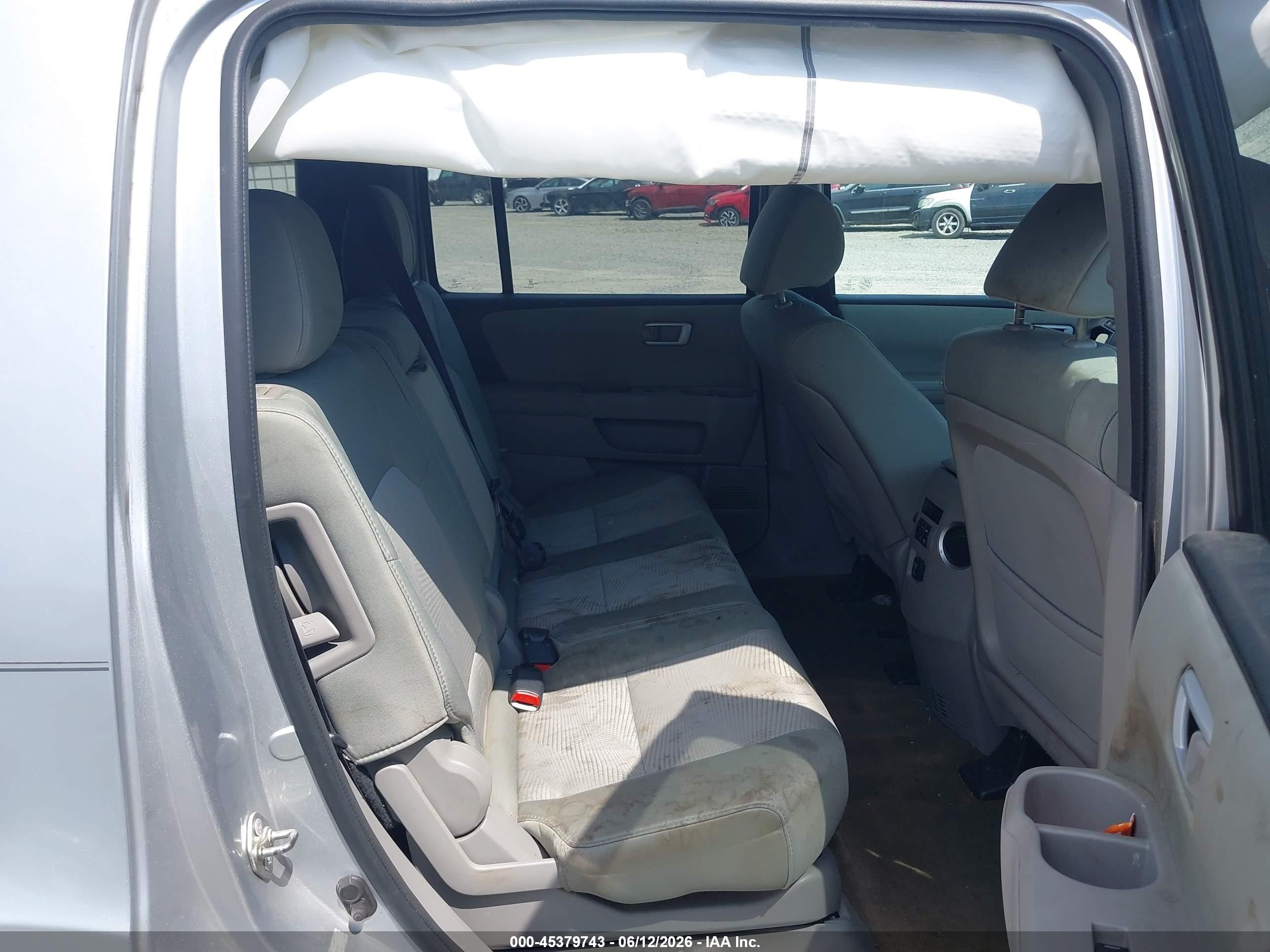 2015 Honda Pilot Lx Gray vin: 5FNYF3H2XFB008822