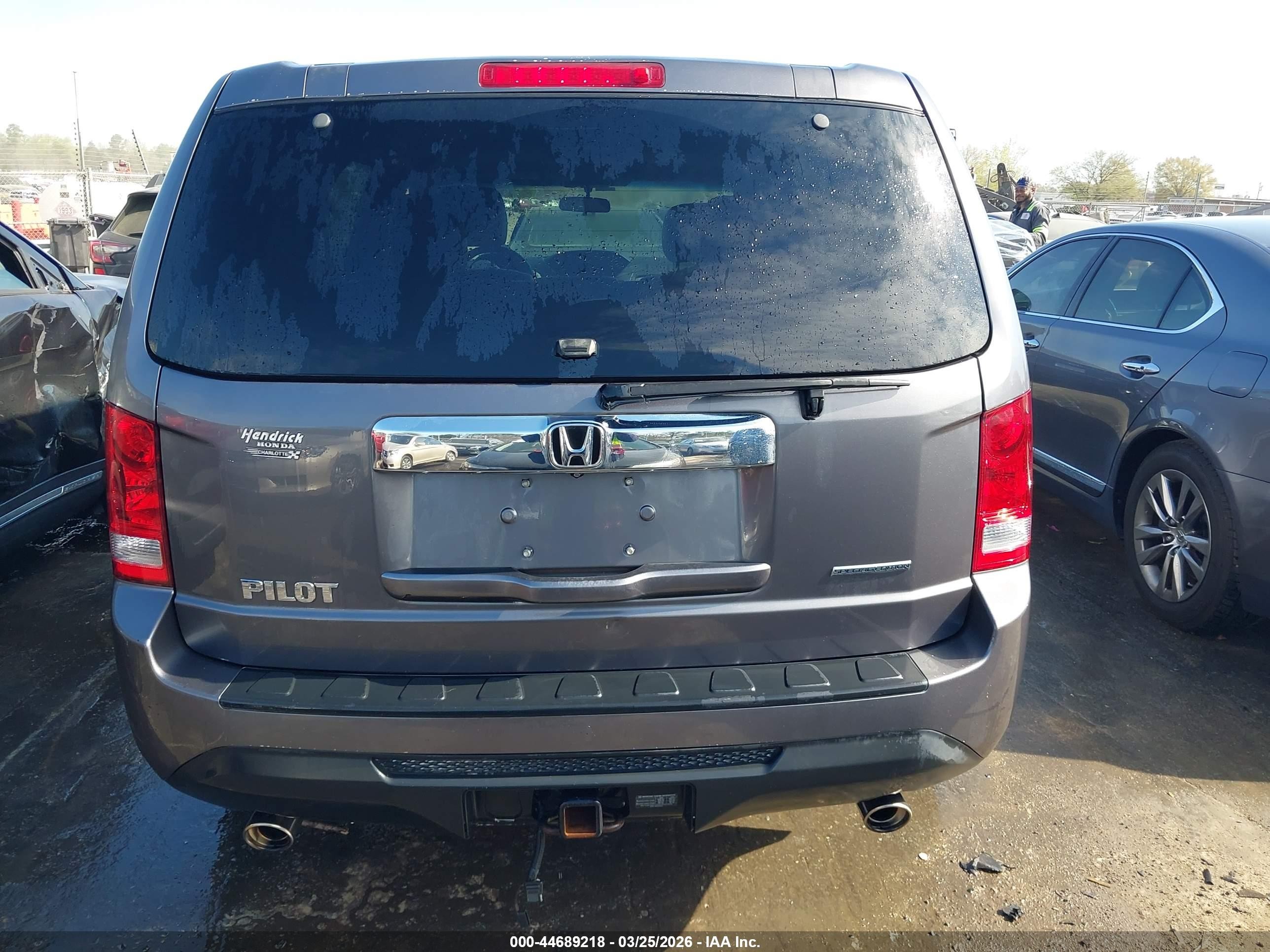 2015 Honda Pilot Se Gray vin: 5FNYF3H30FB035021