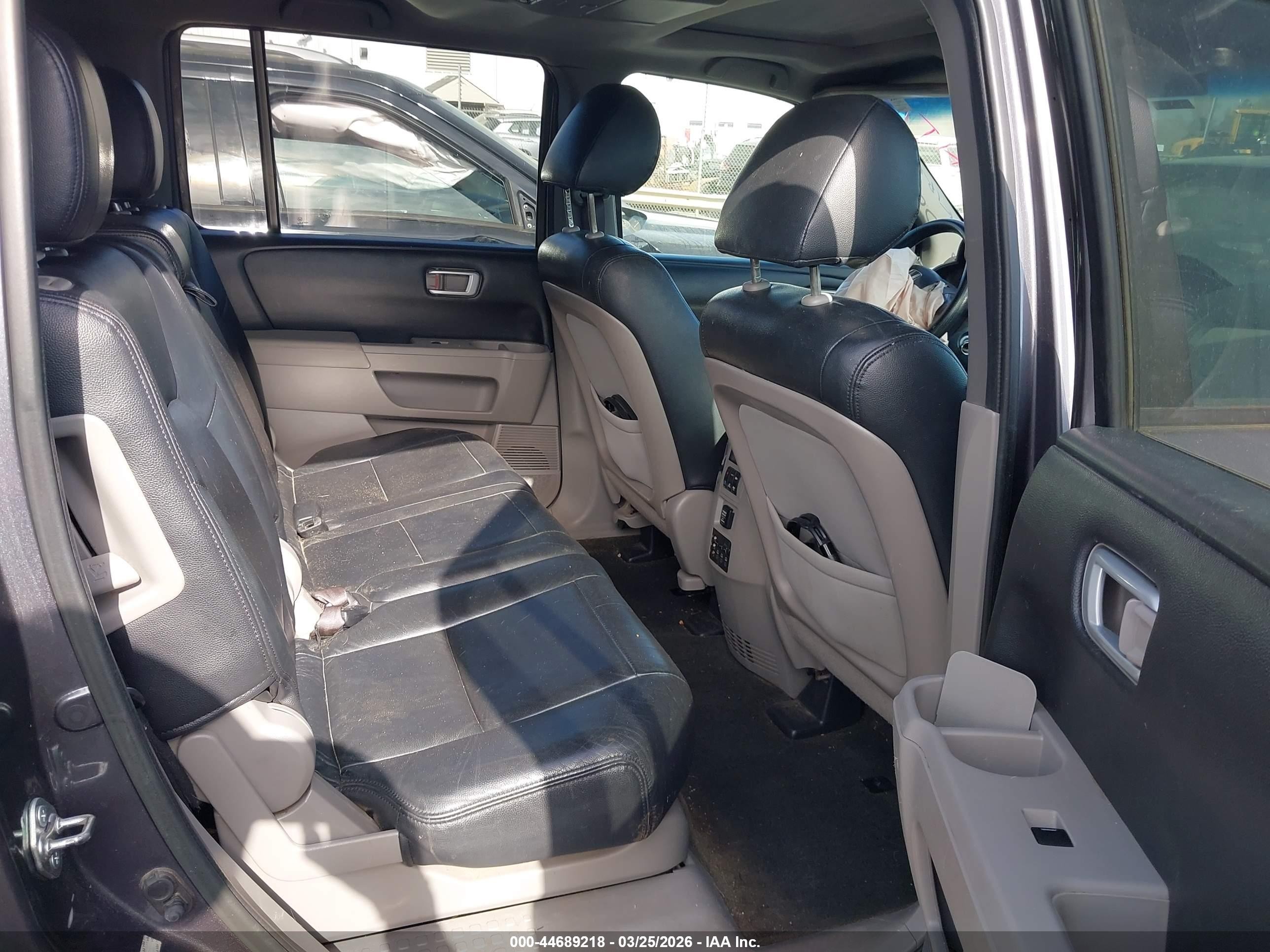 2015 Honda Pilot Se Gray vin: 5FNYF3H30FB035021