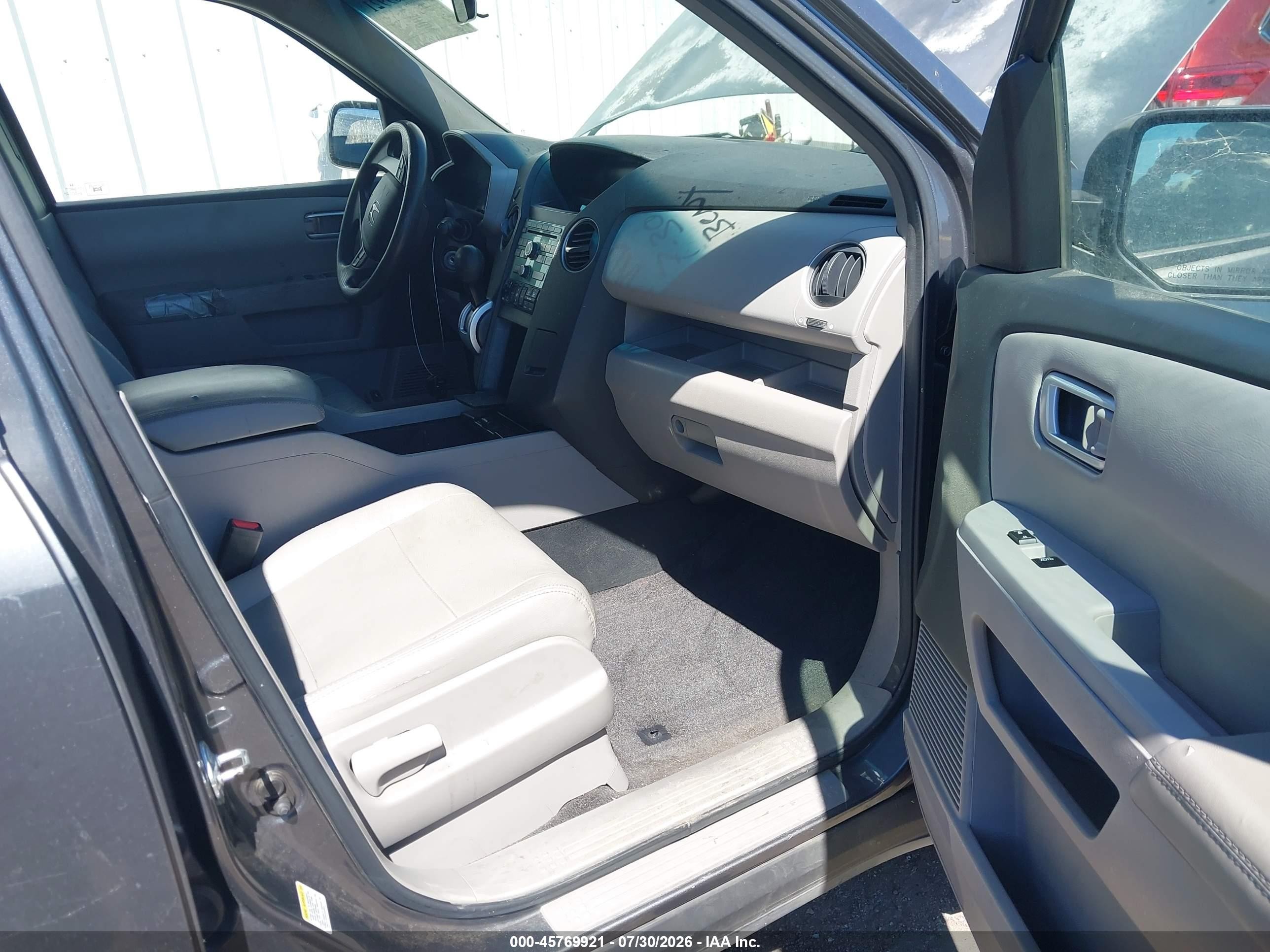 2011 Honda Pilot Ex Gray vin: 5FNYF3H40BB003267