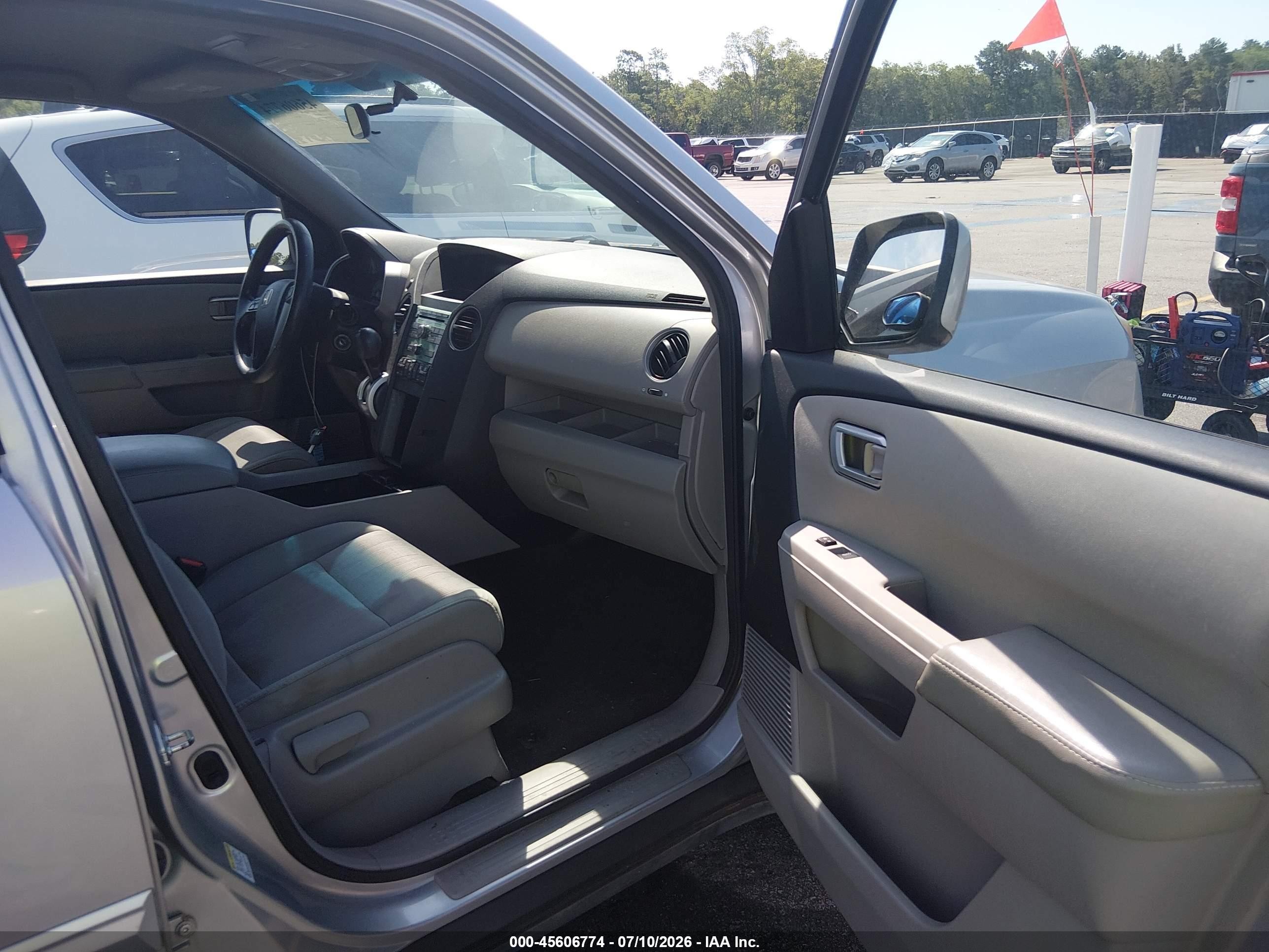 2011 Honda Pilot Ex Silver vin: 5FNYF3H40BB026662