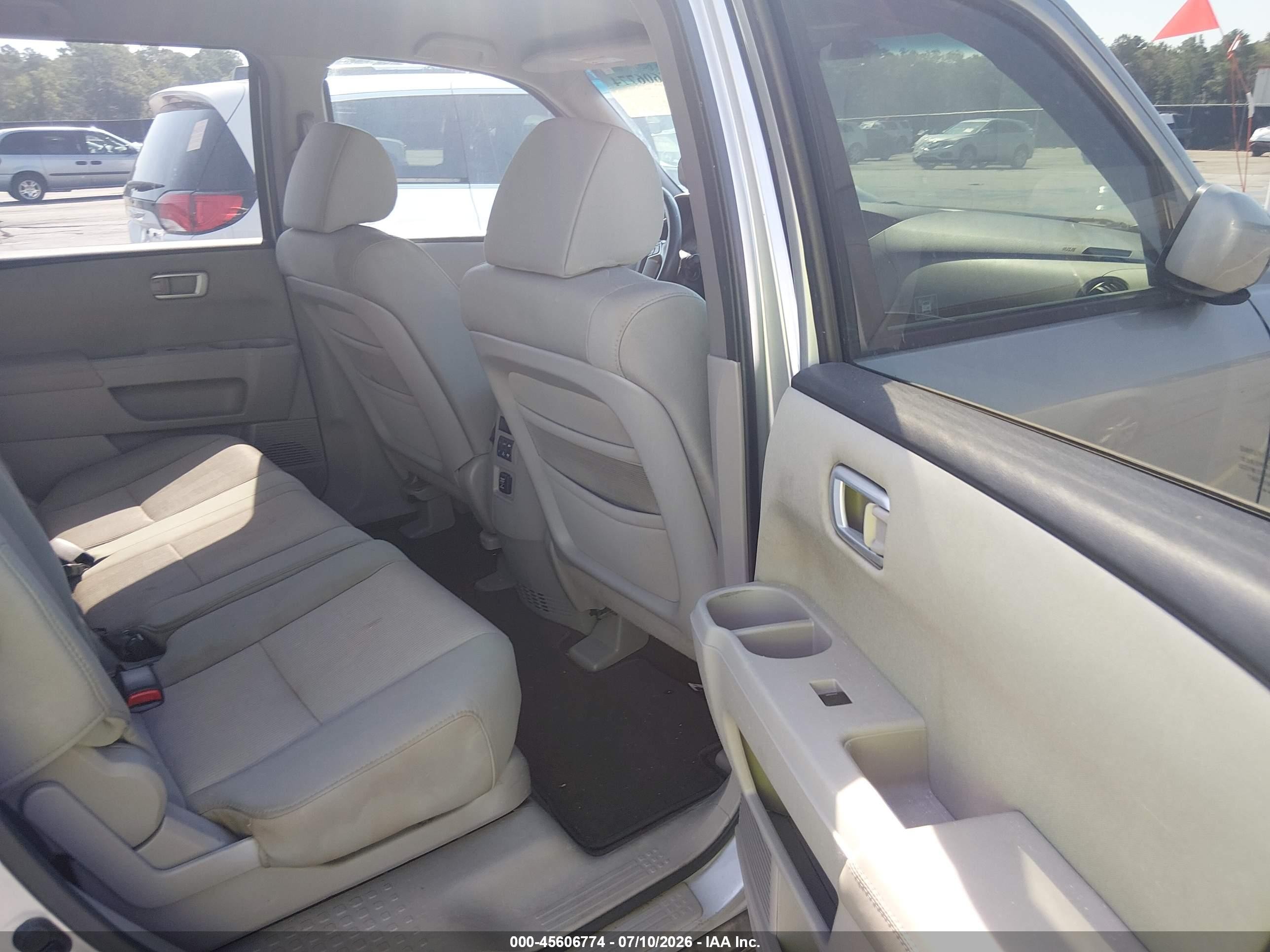 2011 Honda Pilot Ex Silver vin: 5FNYF3H40BB026662