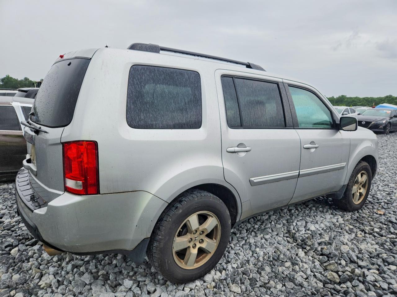 2011 Honda Pilot Ex Silver vin: 5FNYF3H42BB052082
