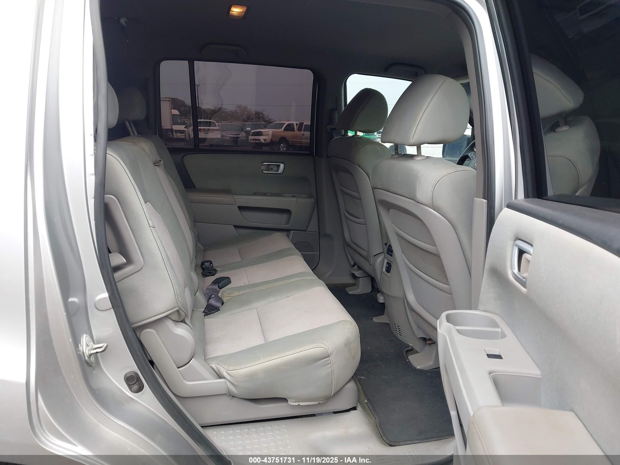 2010 Honda Pilot Ex Серебряный vin: 5FNYF3H44AB012925