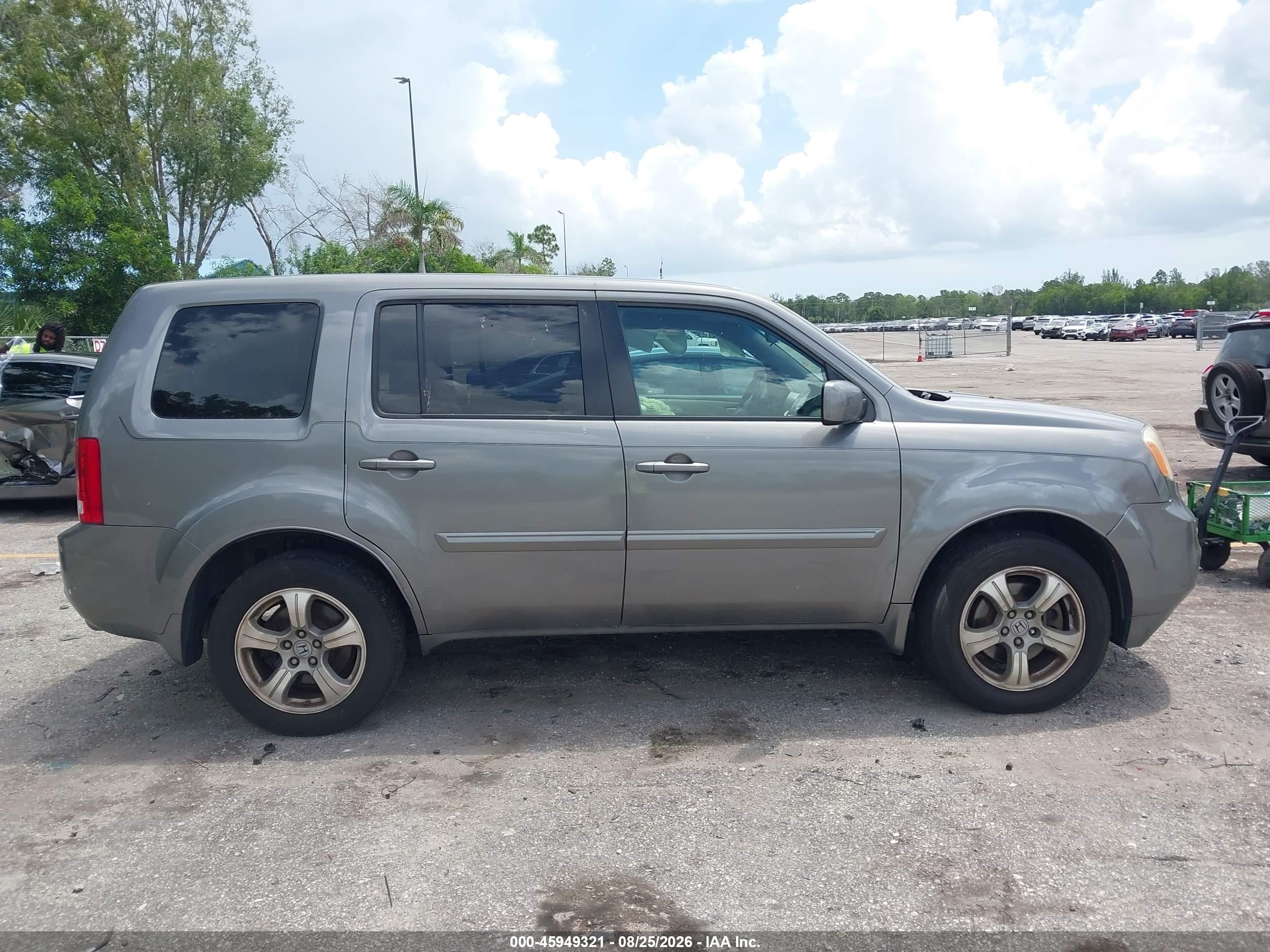 2012 Honda Pilot Ex Gray vin: 5FNYF3H44CB022759